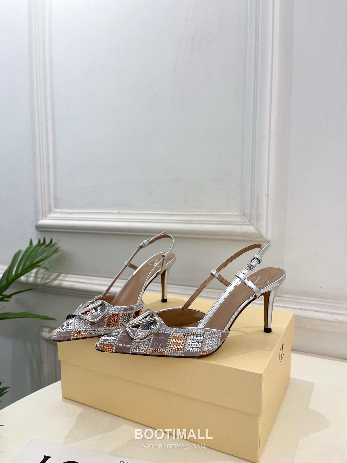 Valentino V Logo Sequin Pointed Toe Stiletto High Heel Pumps Silver 발렌티노 V 로고 시퀸 포인티드 토 스틸레토 하이힐 펌프스 실버 3