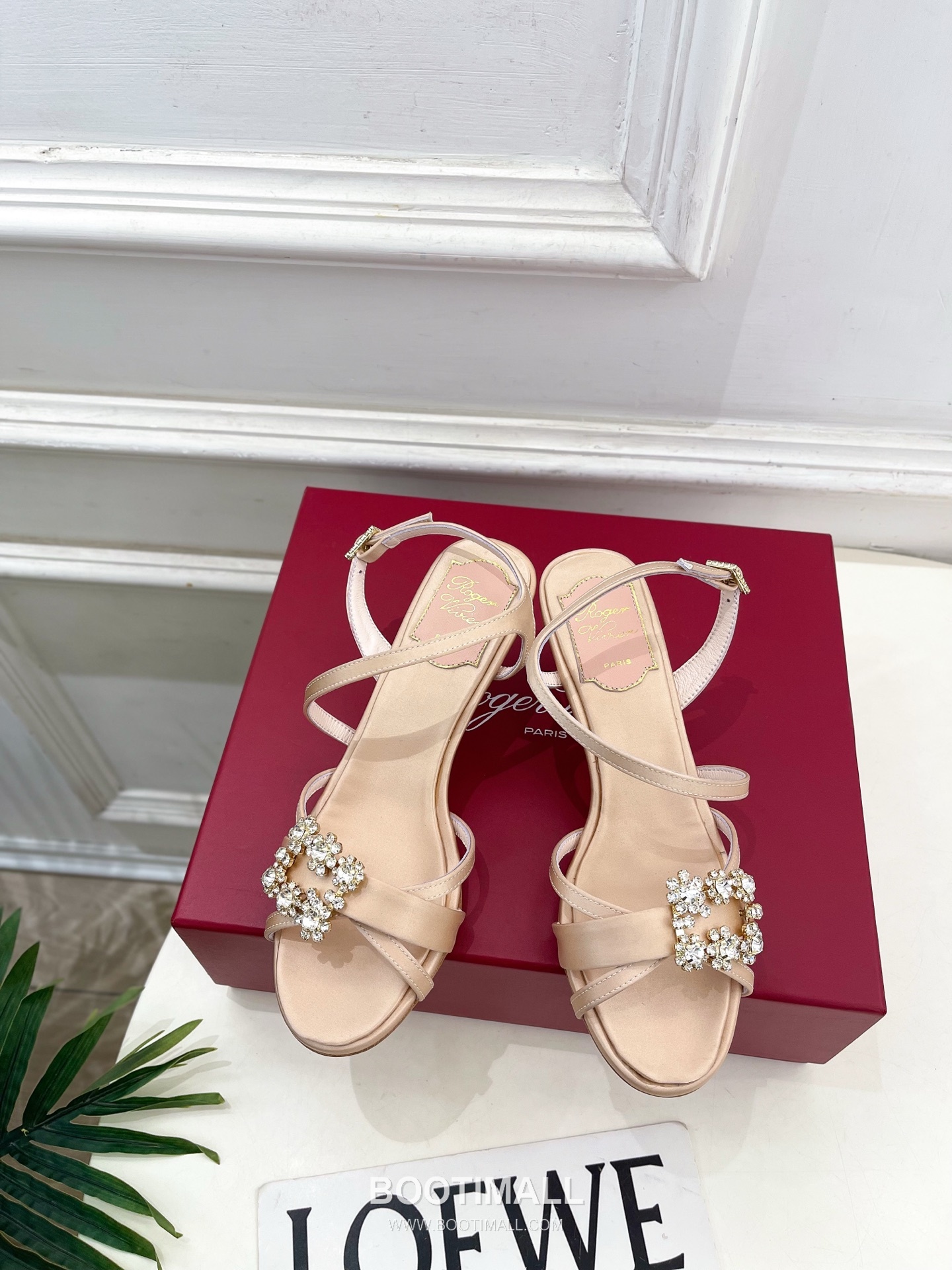 Valentino V Logo Sequin Pointed Toe Stiletto High Heel Pumps Silver 발렌티노 V 로고 시퀸 포인티드 토 스틸레토 하이힐 펌프스 실버 1