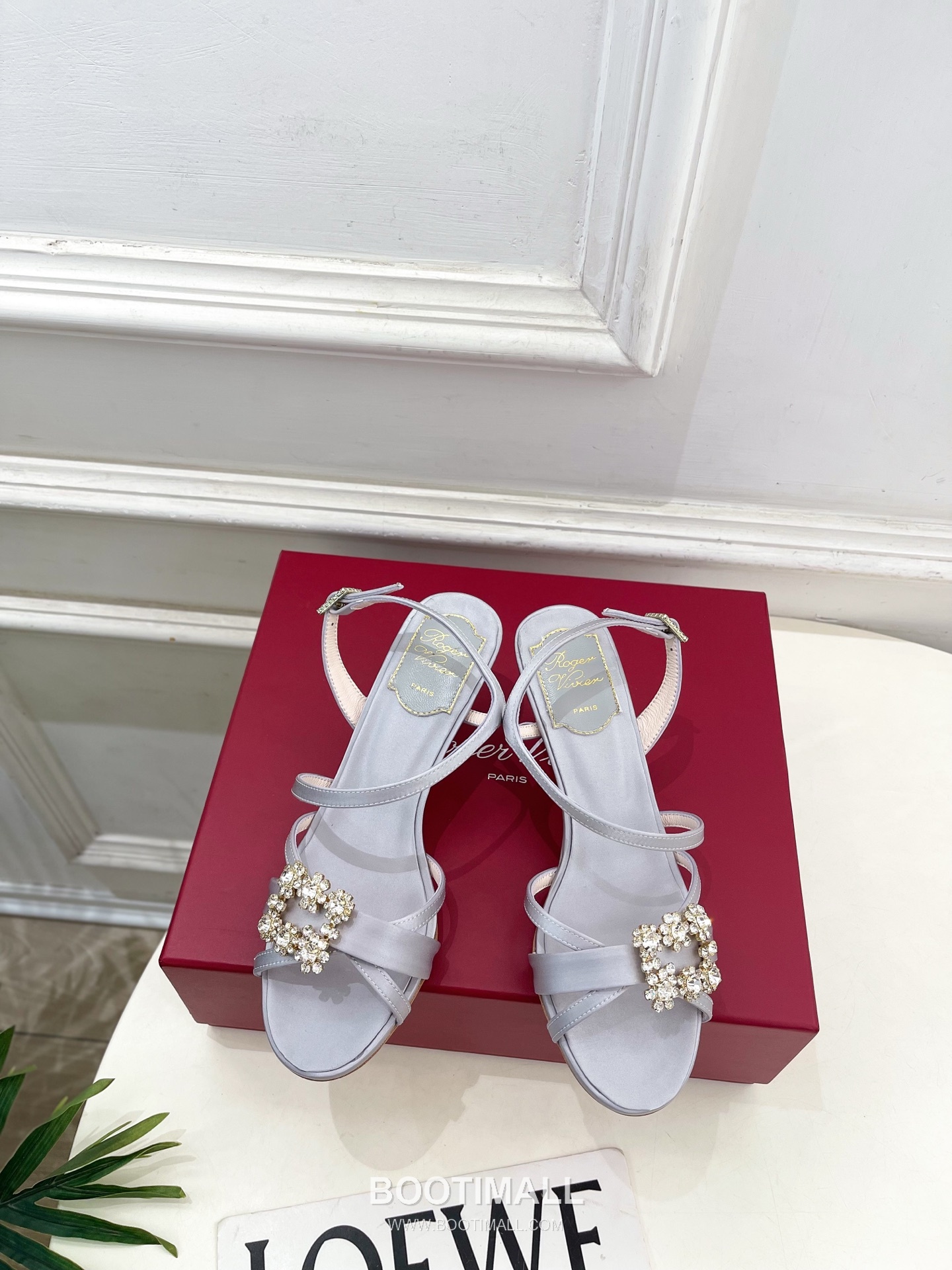 Valentino V Logo Sequin Pointed Toe Stiletto High Heel Pumps Silver 발렌티노 V 로고 시퀸 포인티드 토 스틸레토 하이힐 펌프스 실버 1