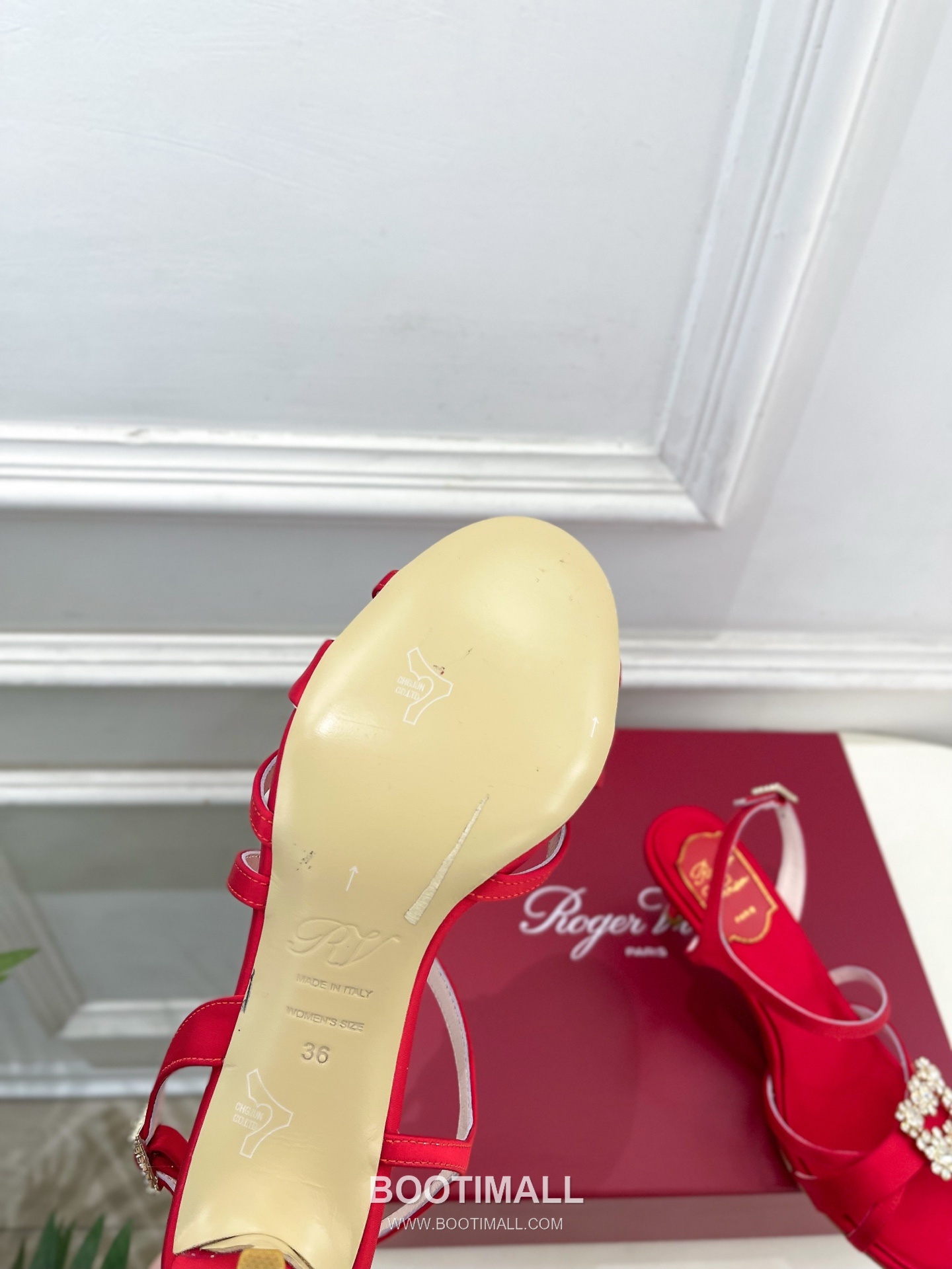 Valentino V Logo Sequin Pointed Toe Stiletto High Heel Pumps Silver 발렌티노 V 로고 시퀸 포인티드 토 스틸레토 하이힐 펌프스 실버 9