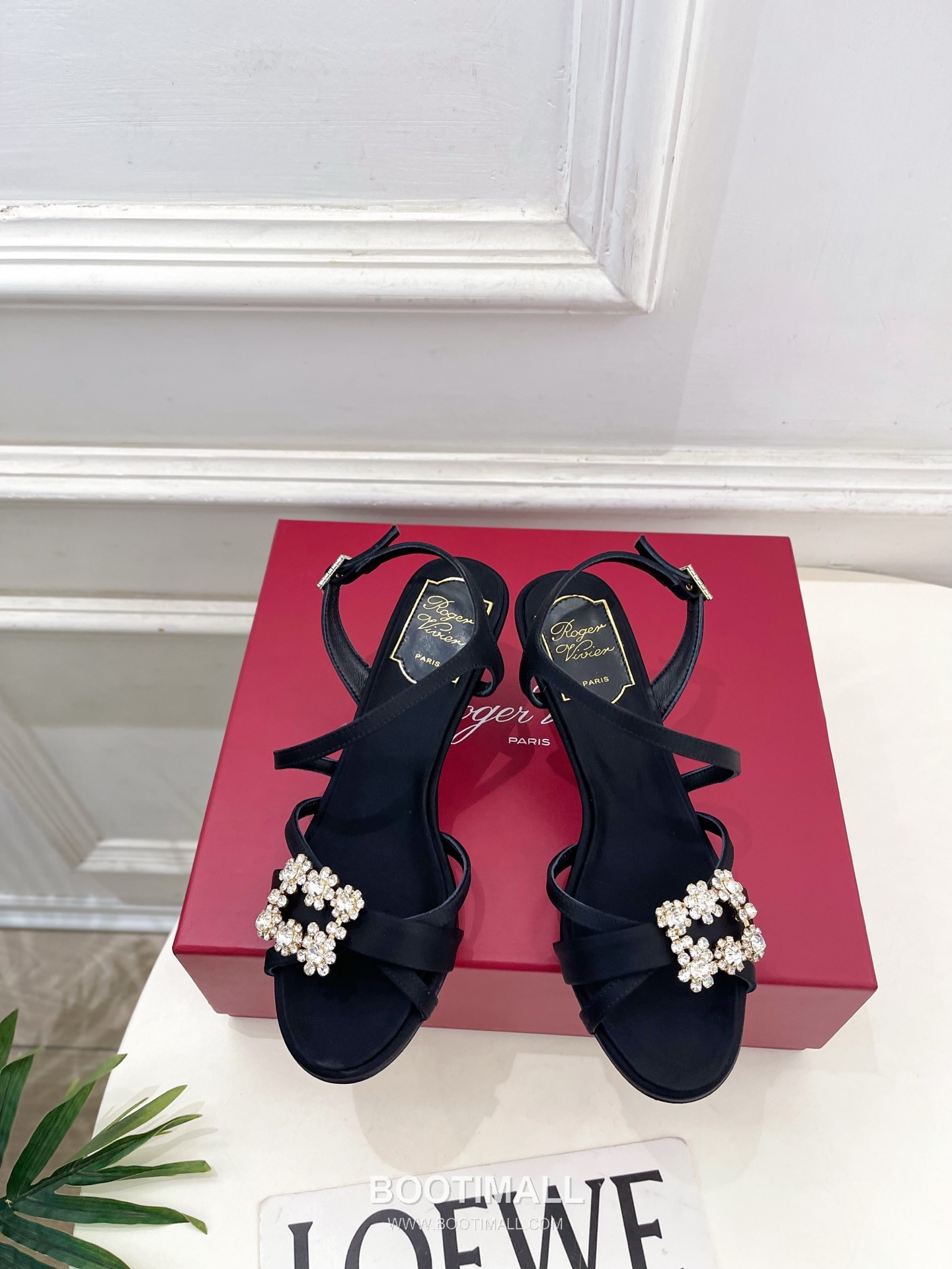 Valentino V Logo Sequin Pointed Toe Stiletto High Heel Pumps Silver 발렌티노 V 로고 시퀸 포인티드 토 스틸레토 하이힐 펌프스 실버 1