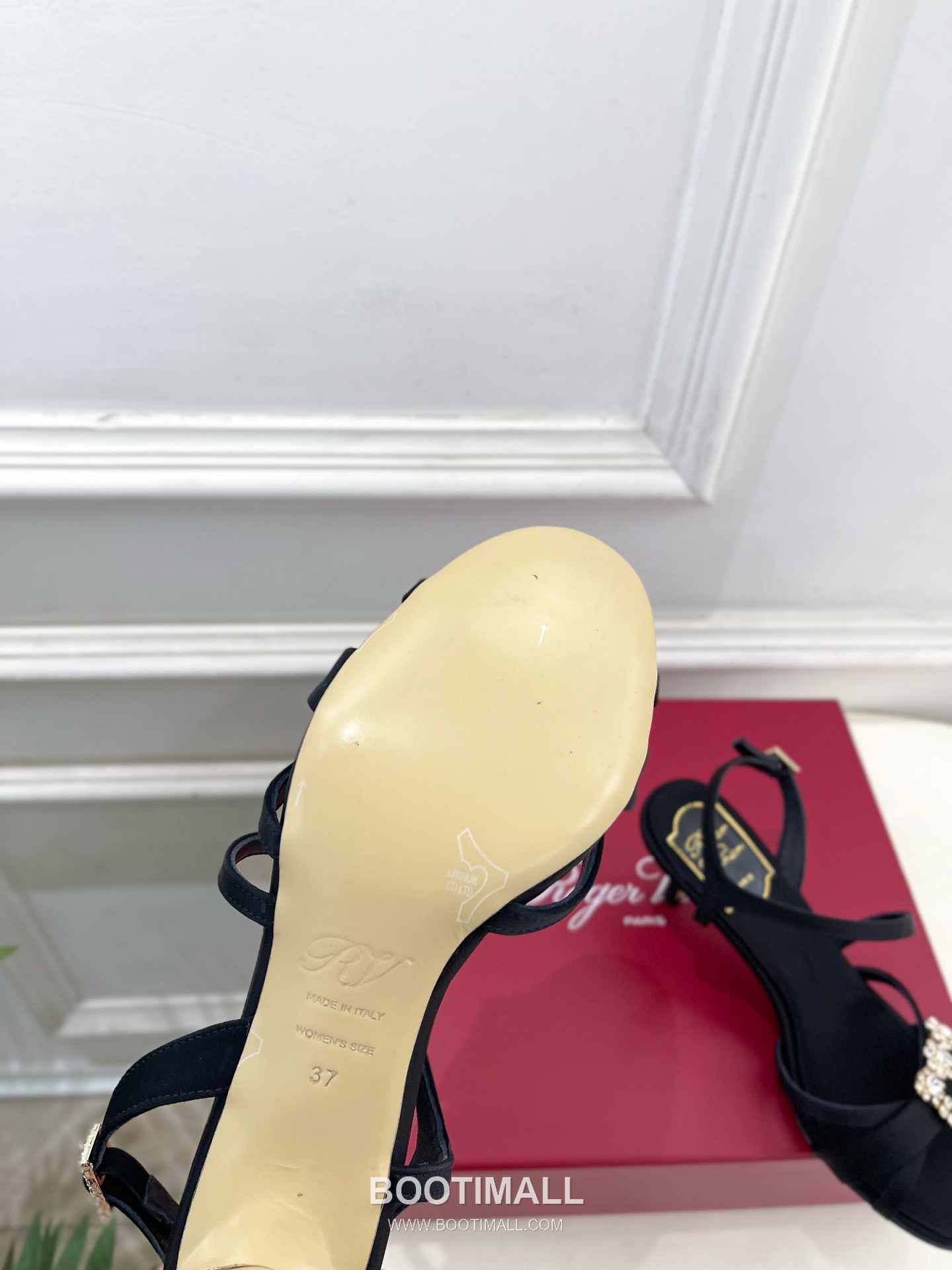 Valentino V Logo Sequin Pointed Toe Stiletto High Heel Pumps Silver 발렌티노 V 로고 시퀸 포인티드 토 스틸레토 하이힐 펌프스 실버 9