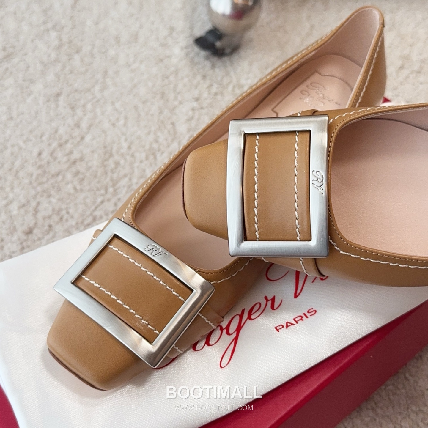 Roger Vivier Trompette Stitched Calfskin White Pumps 로저비비에 트롱페트 스티치 송아지가죽 화이트 펌프스 7