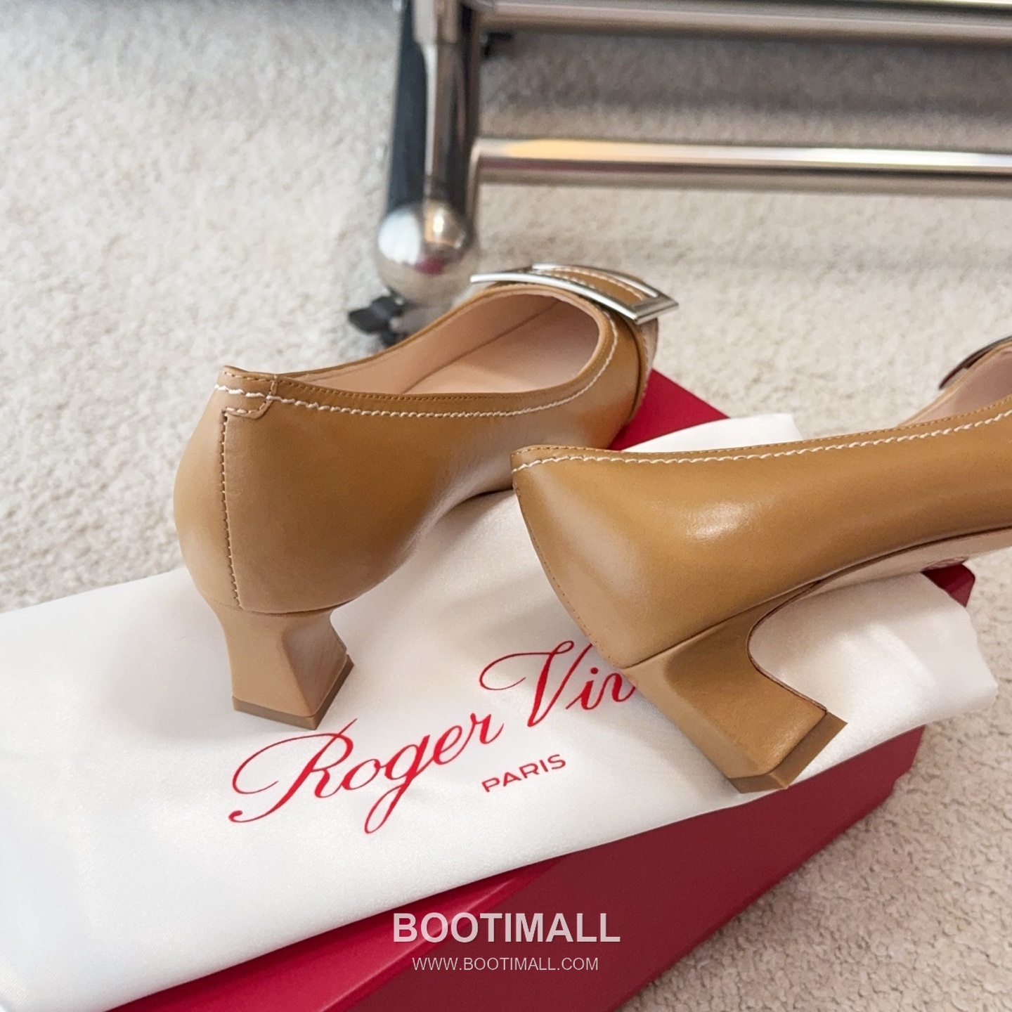 Roger Vivier Trompette Stitched Calfskin White Pumps 로저비비에 트롱페트 스티치 송아지가죽 화이트 펌프스 8