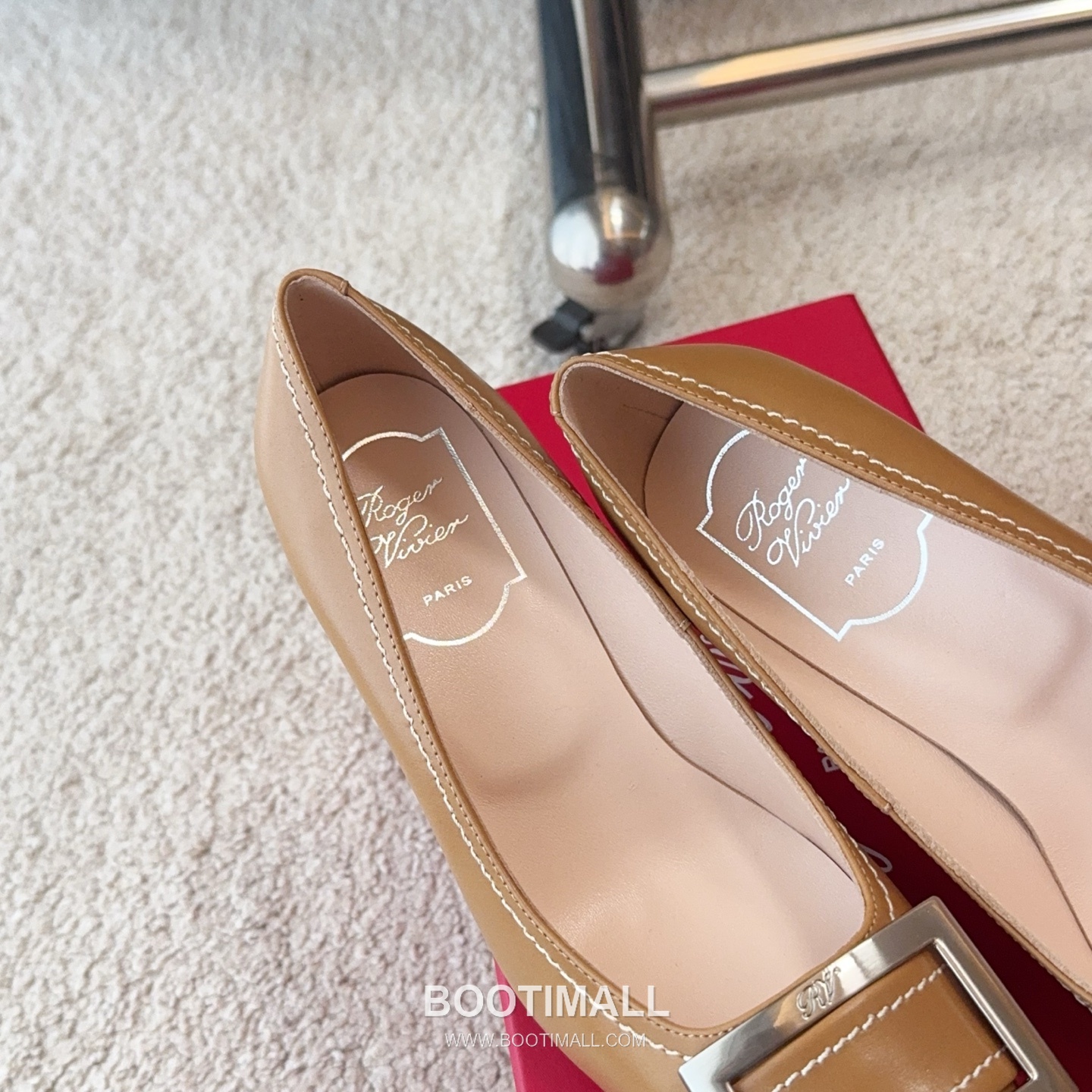 Roger Vivier Trompette Stitched Calfskin White Pumps 로저비비에 트롱페트 스티치 송아지가죽 화이트 펌프스 9