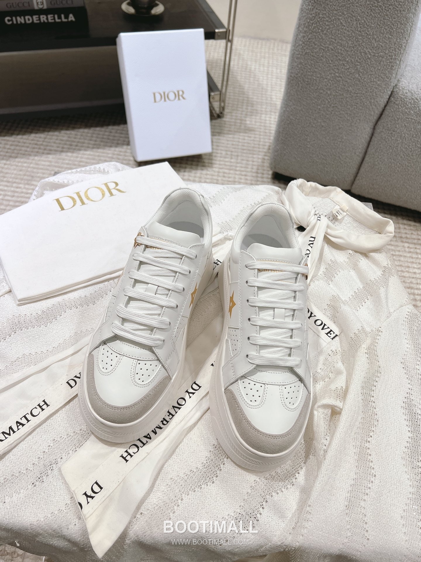Dior Platform Thick Sole Suede Leather Star Detail Casual Sneakers 디올 플랫폼 두꺼운 밑창 스웨이드 레더 스타 디테일 캐주얼 스니커즈 1