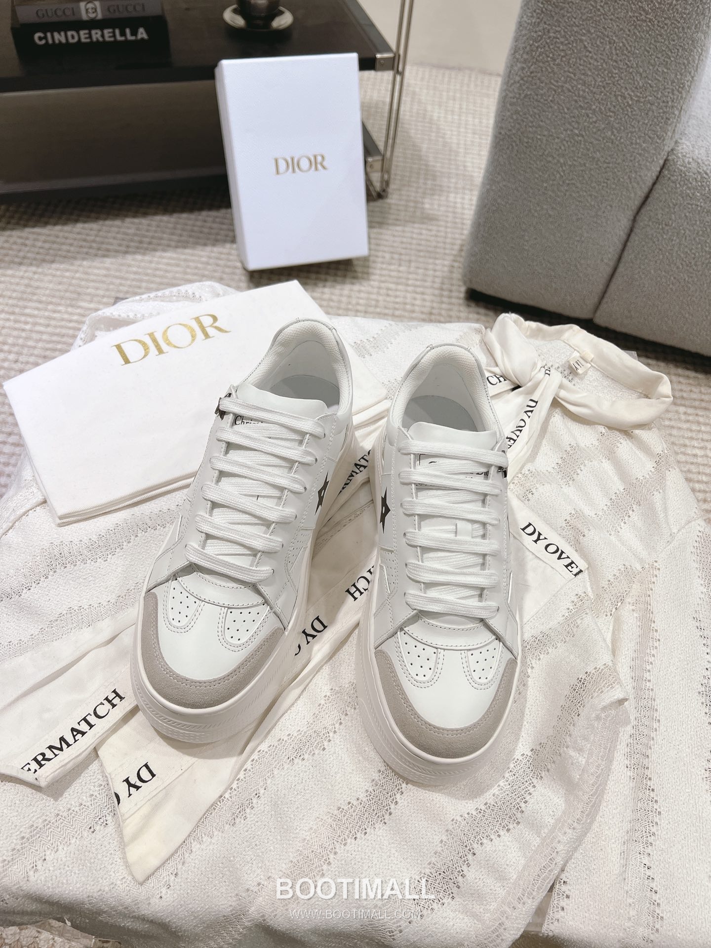 Dior Platform Thick Sole Suede Leather Star Detail Casual Sneakers 디올 플랫폼 두꺼운 밑창 스웨이드 레더 스타 디테일 캐주얼 스니커즈 1