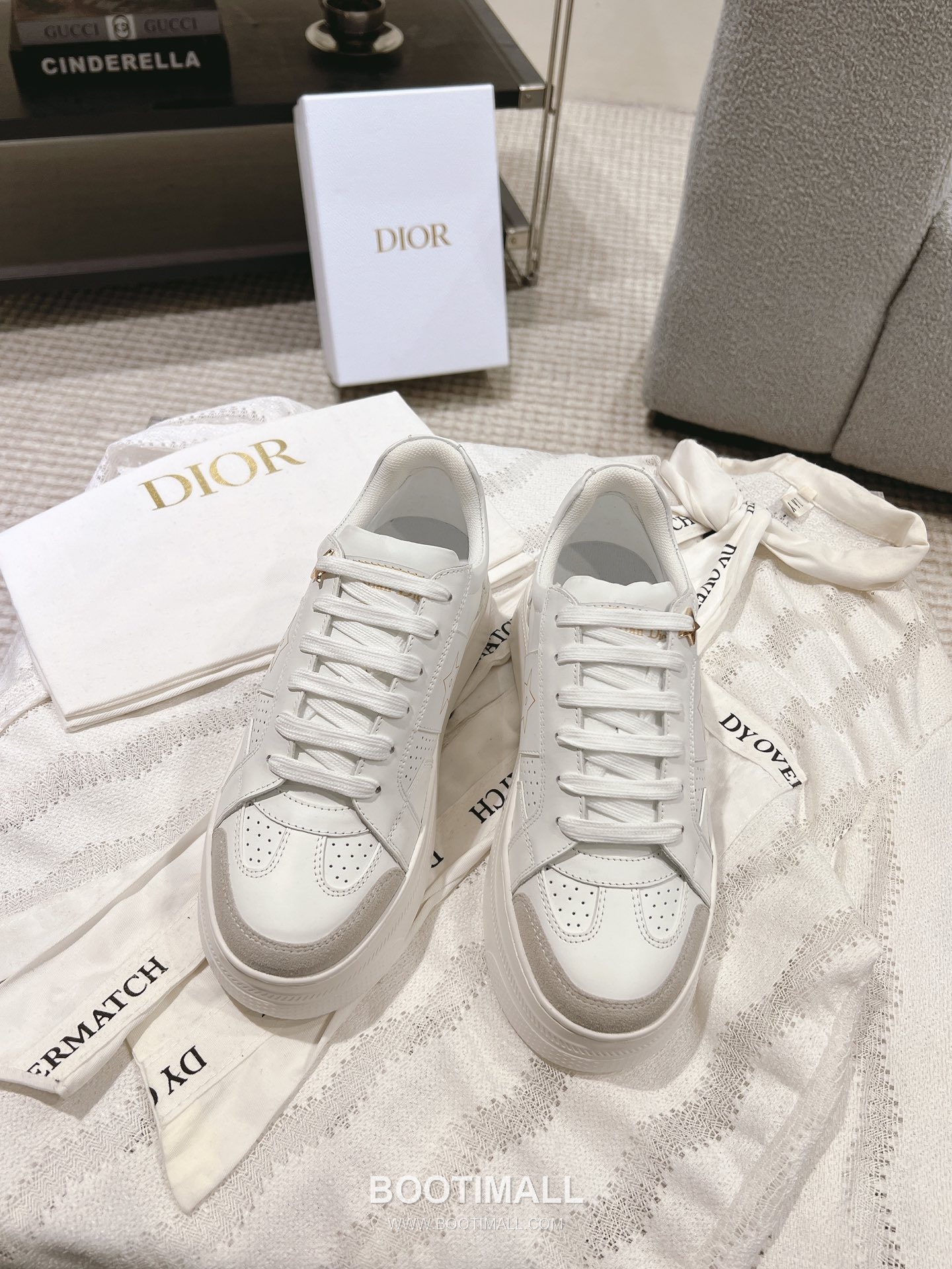 Dior Platform Thick Sole Suede Leather Star Detail Casual Sneakers 디올 플랫폼 두꺼운 밑창 스웨이드 레더 스타 디테일 캐주얼 스니커즈 1