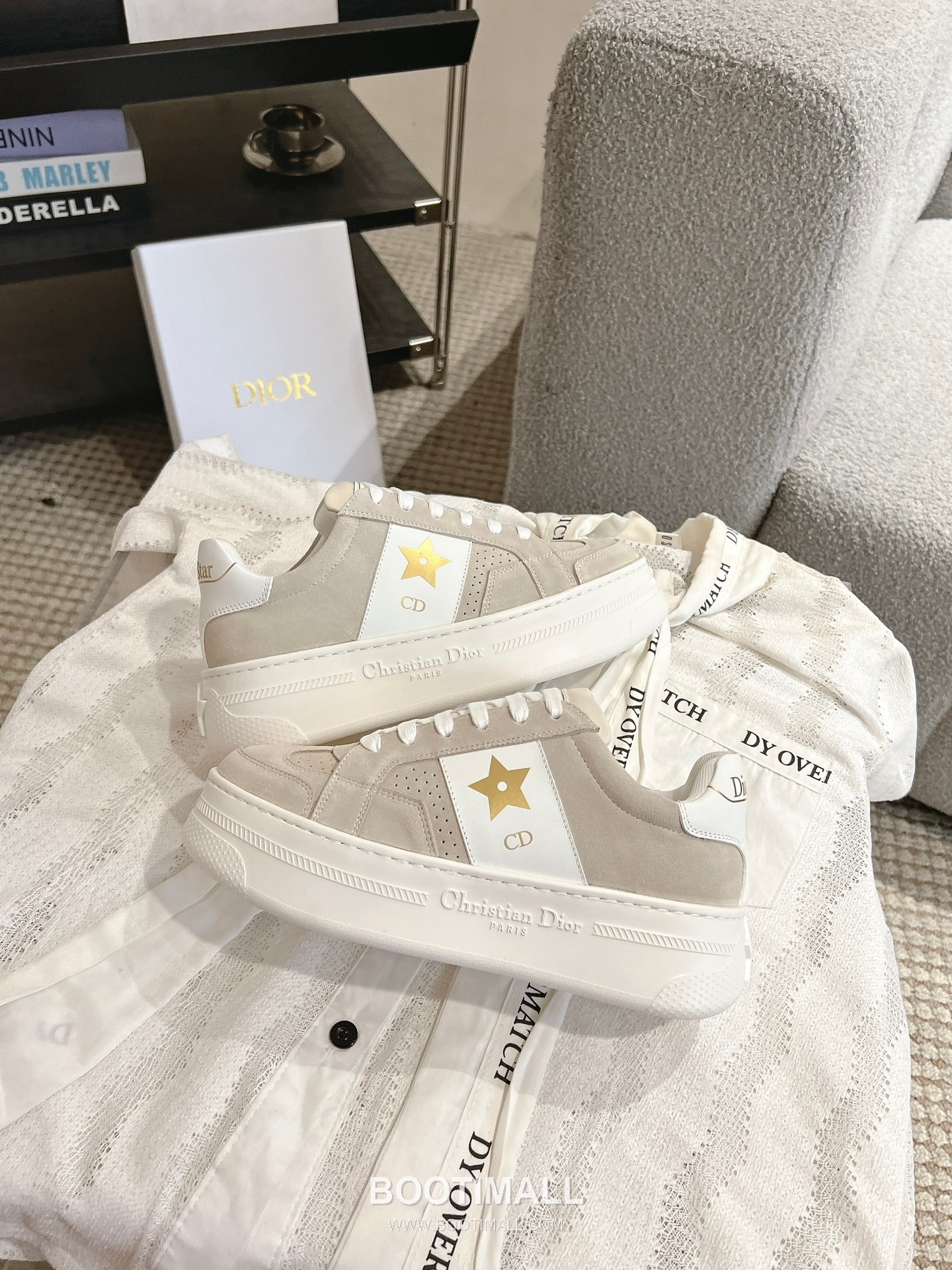 Dior Platform Thick Sole Suede Leather Star Detail Casual Sneakers 디올 플랫폼 두꺼운 밑창 스웨이드 레더 스타 디테일 캐주얼 스니커즈 3