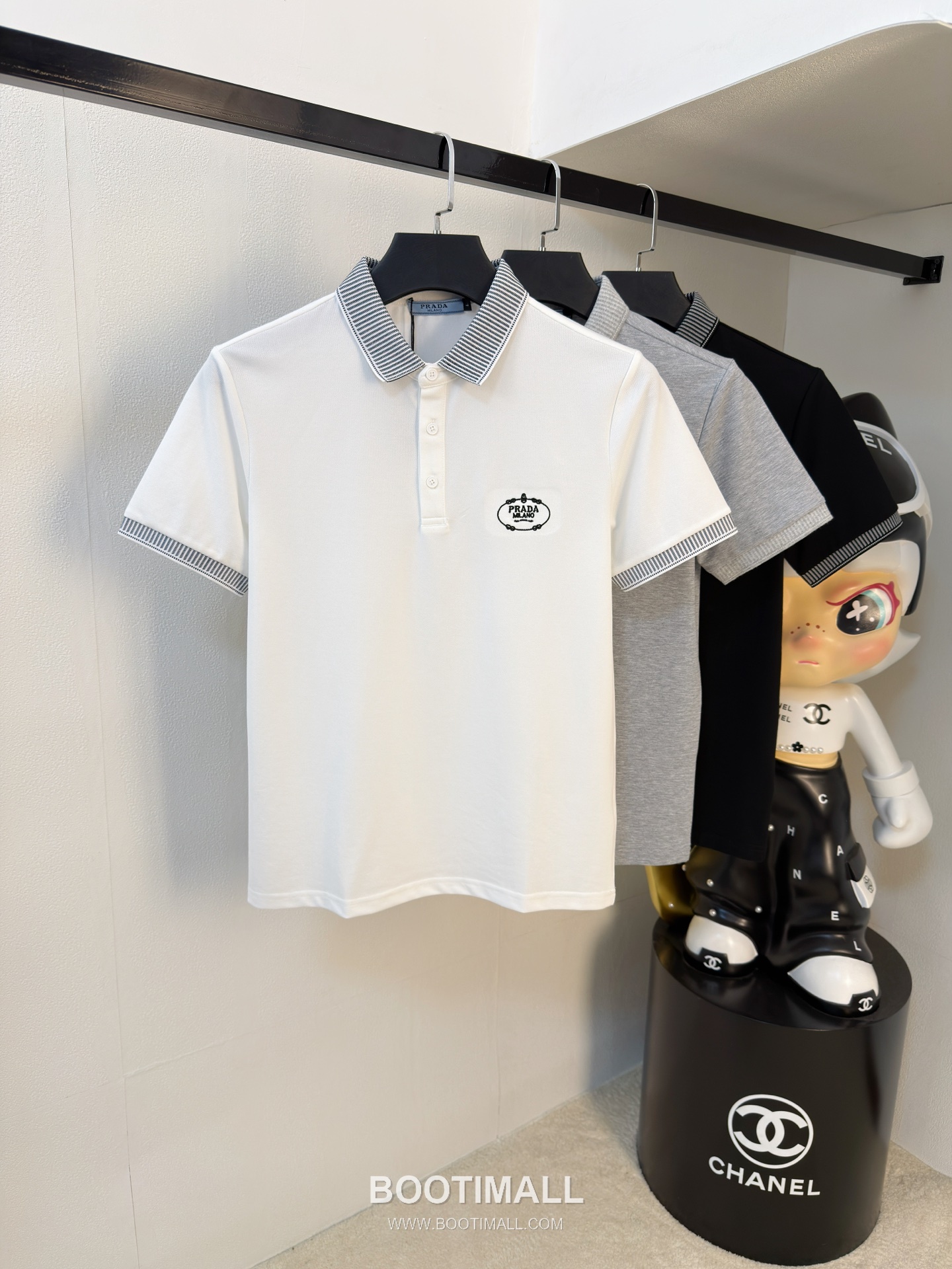 Prada Logo Pique Cotton Polo Shirt Black White 프라다 로고 피케 코튼 폴로 셔츠 블랙 화이트 1
