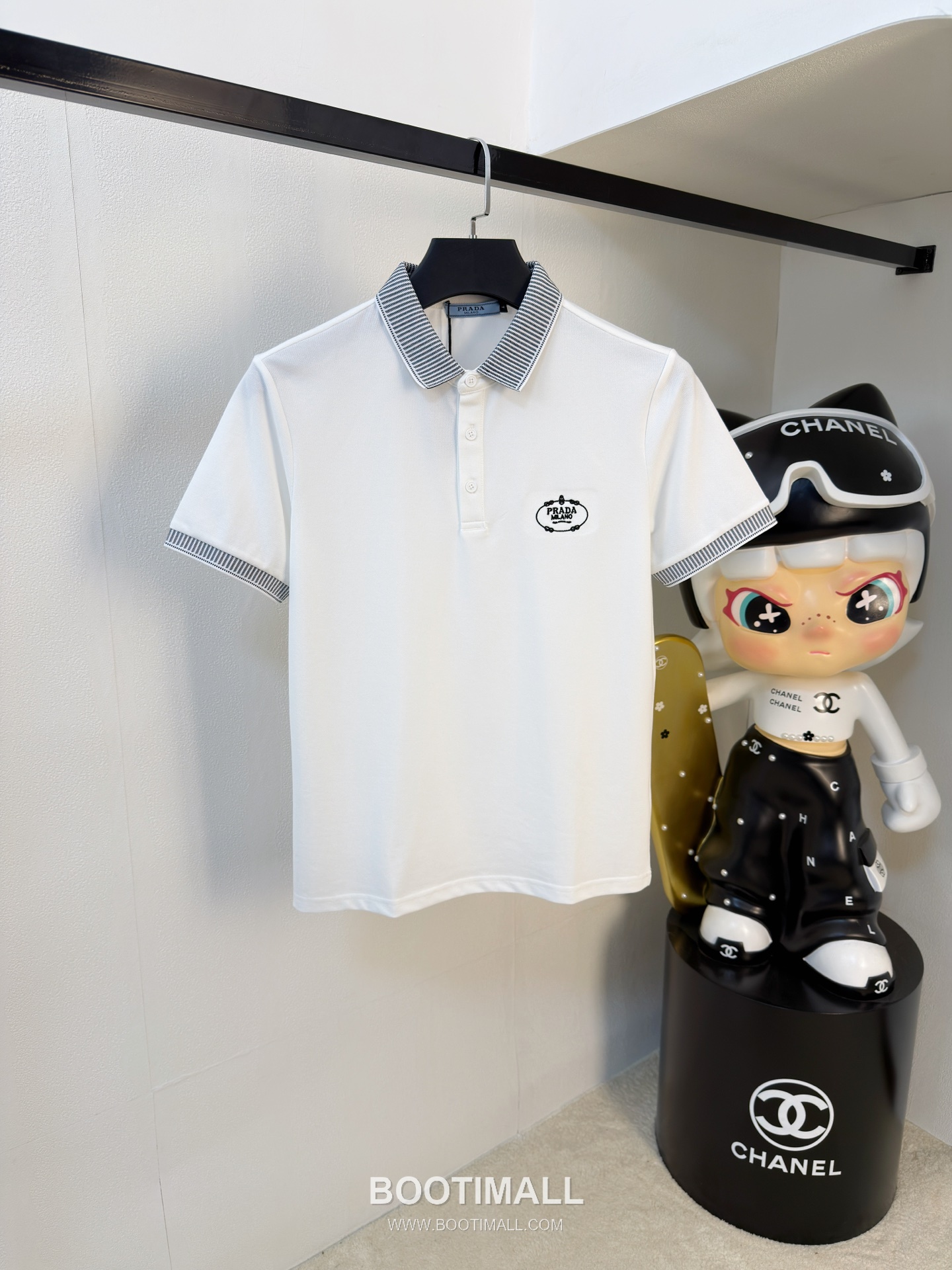 Prada Logo Pique Cotton Polo Shirt Black White 프라다 로고 피케 코튼 폴로 셔츠 블랙 화이트 2