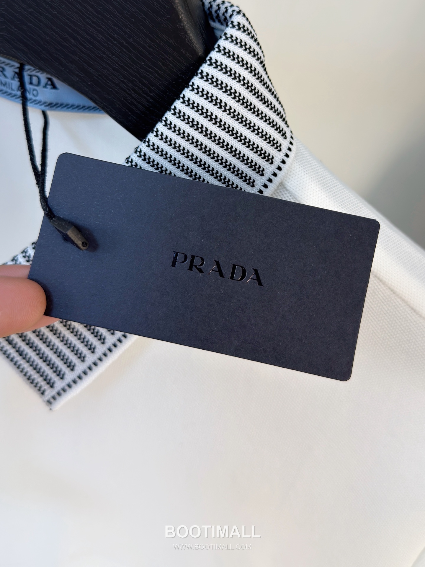 Prada Logo Pique Cotton Polo Shirt Black White 프라다 로고 피케 코튼 폴로 셔츠 블랙 화이트 5