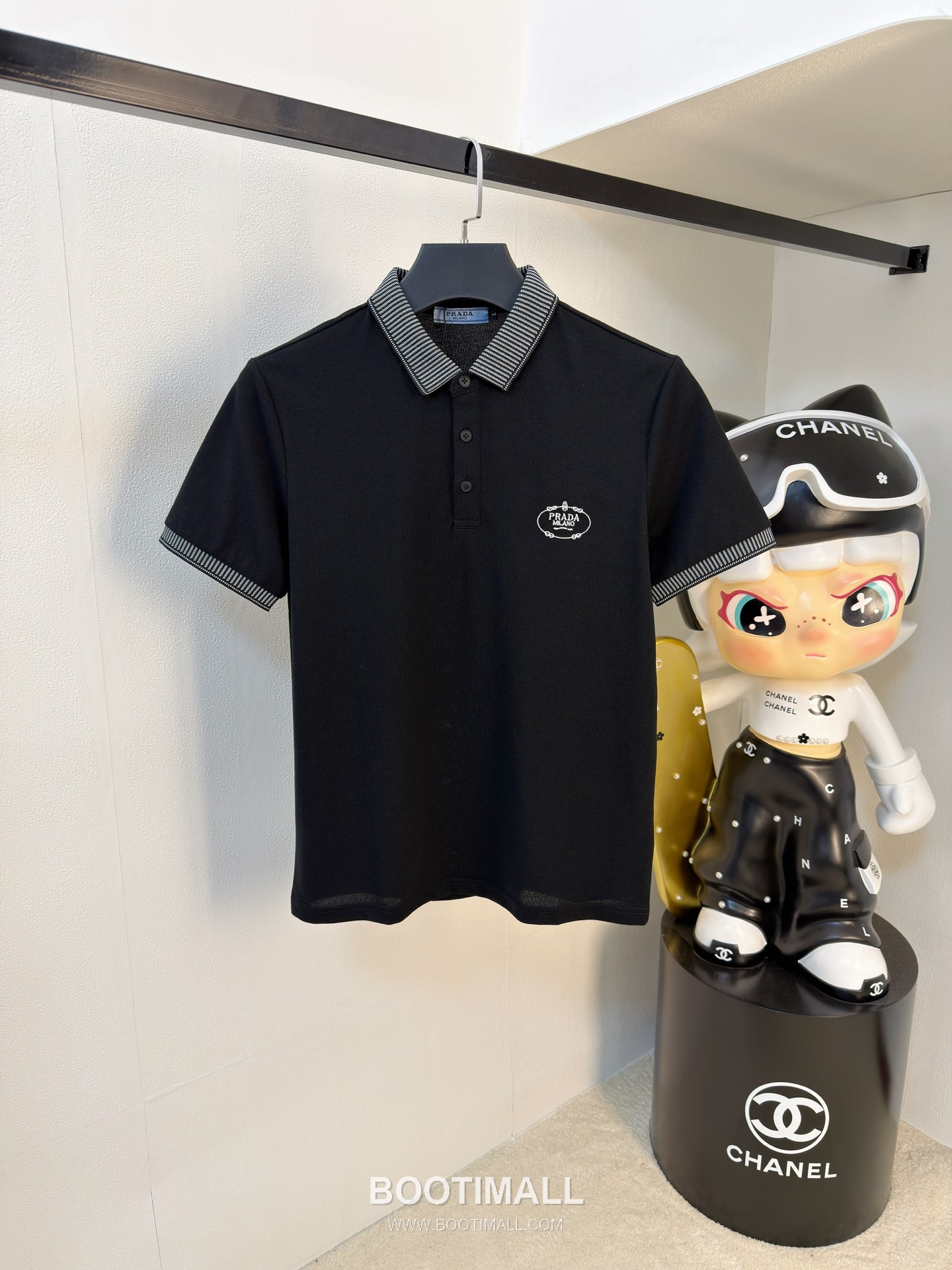 Prada Logo Pique Cotton Polo Shirt Black White 프라다 로고 피케 코튼 폴로 셔츠 블랙 화이트 1