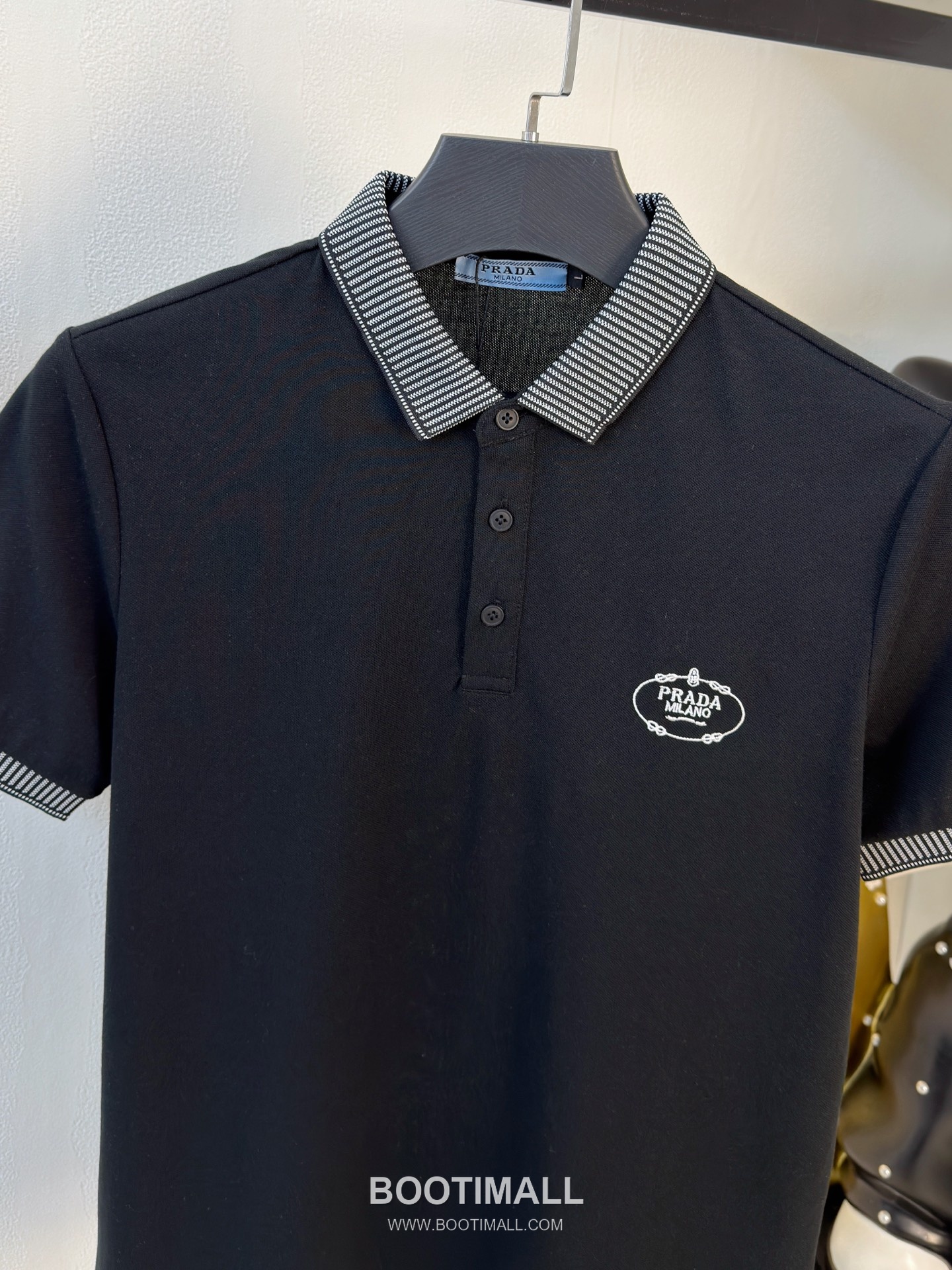 Prada Logo Pique Cotton Polo Shirt Black White 프라다 로고 피케 코튼 폴로 셔츠 블랙 화이트 2