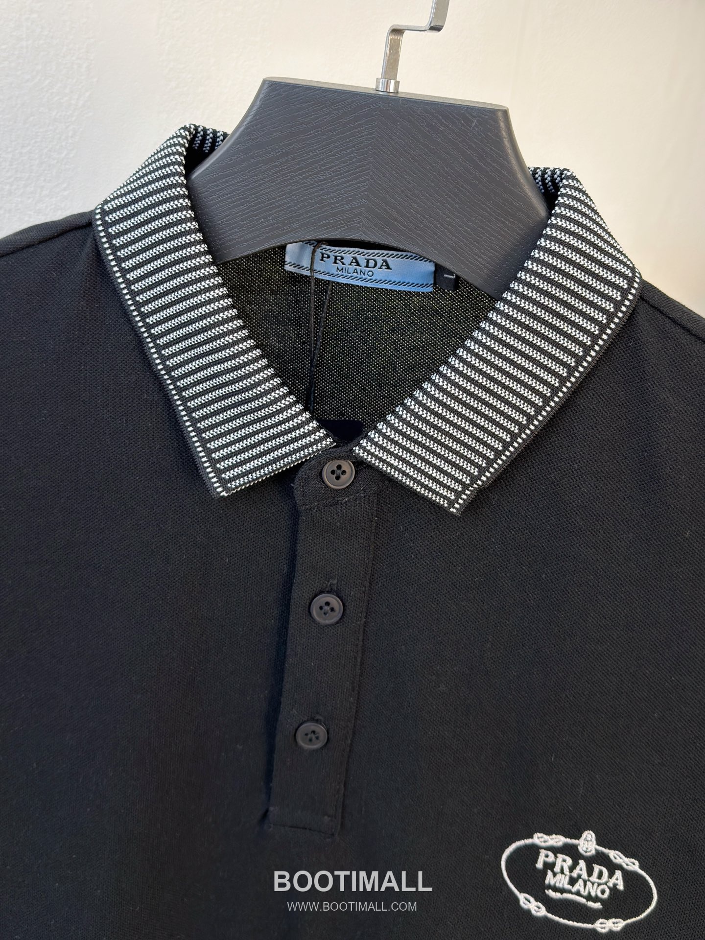 Prada Logo Pique Cotton Polo Shirt Black White 프라다 로고 피케 코튼 폴로 셔츠 블랙 화이트 3