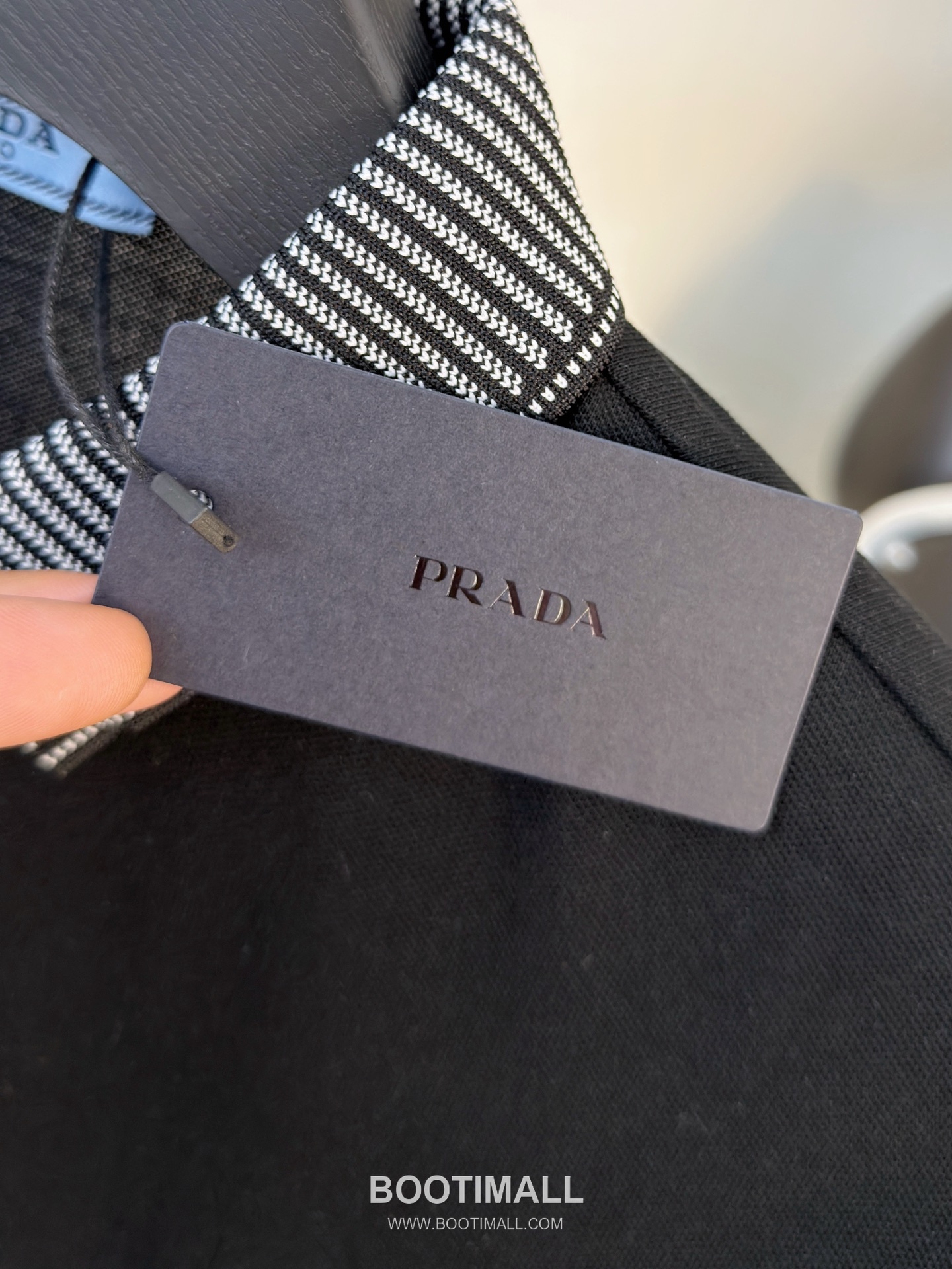 Prada Logo Pique Cotton Polo Shirt Black White 프라다 로고 피케 코튼 폴로 셔츠 블랙 화이트 4