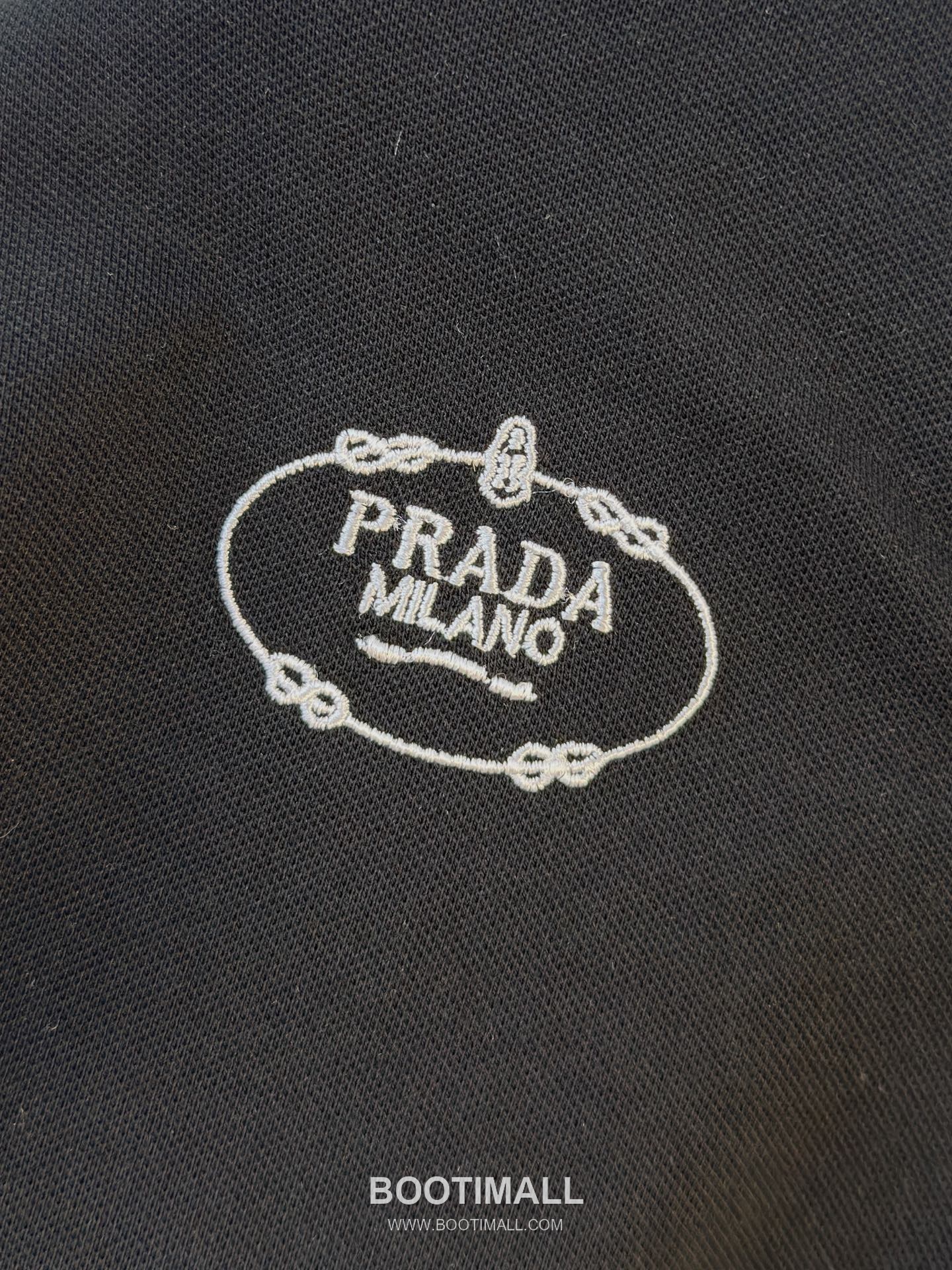 Prada Logo Pique Cotton Polo Shirt Black White 프라다 로고 피케 코튼 폴로 셔츠 블랙 화이트 5