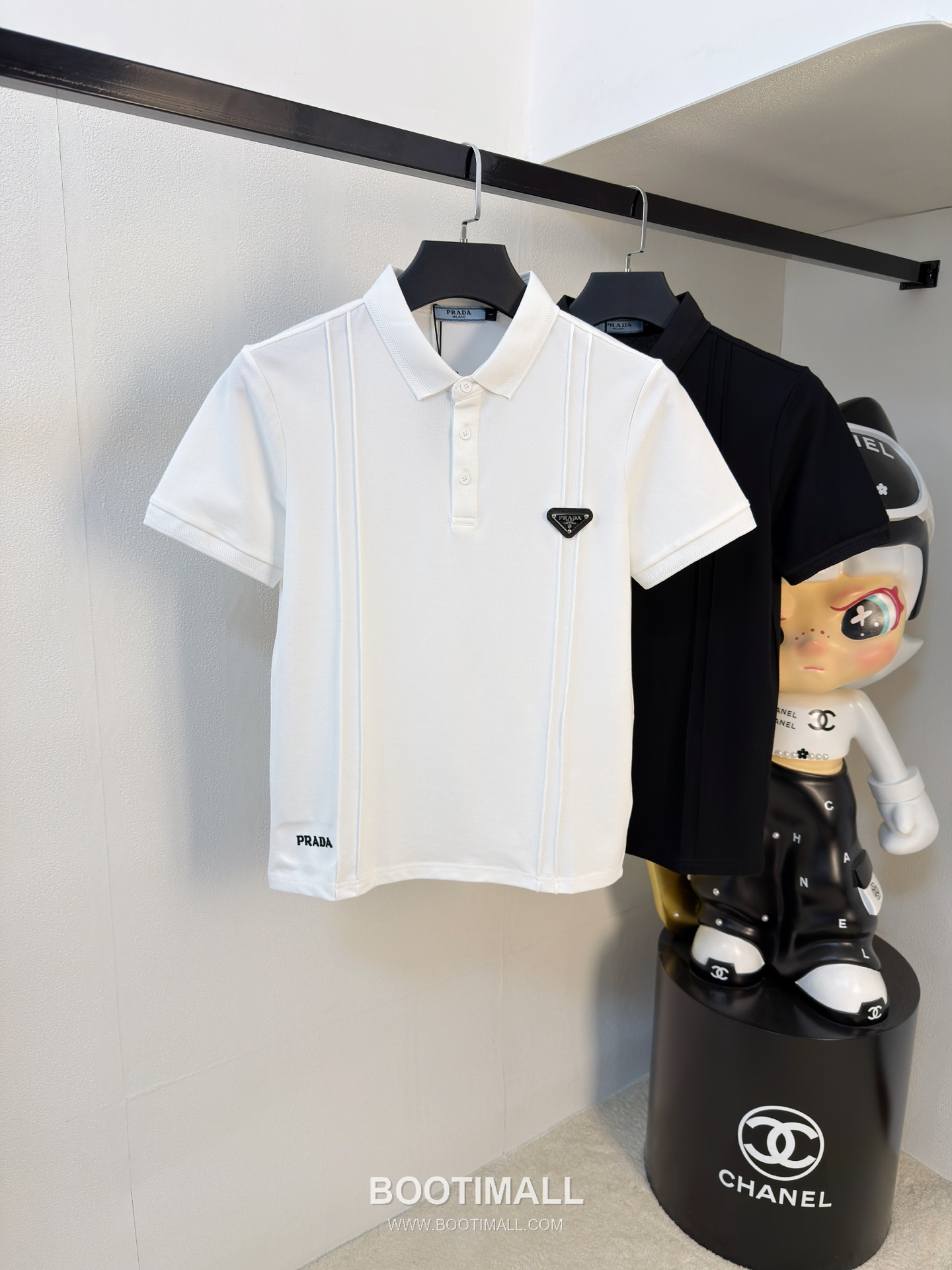 Prada Logo Pique Cotton Polo Shirt Black White 프라다 로고 피케 코튼 폴로 셔츠 블랙 화이트 1