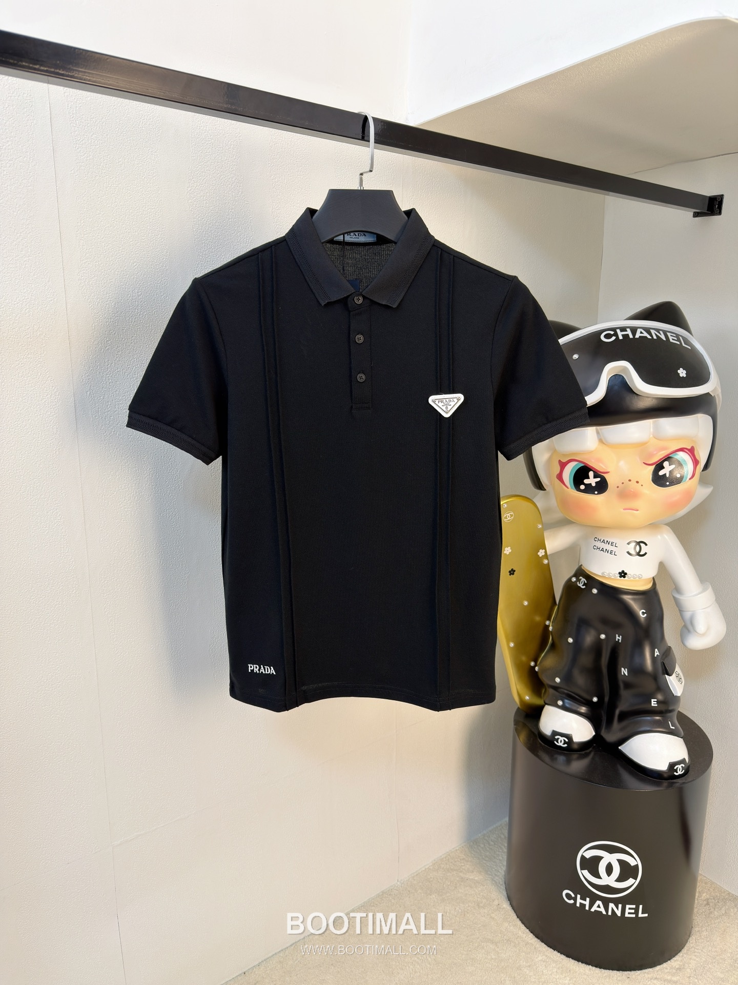 Prada Logo Pique Cotton Polo Shirt Black White 프라다 로고 피케 코튼 폴로 셔츠 블랙 화이트 1