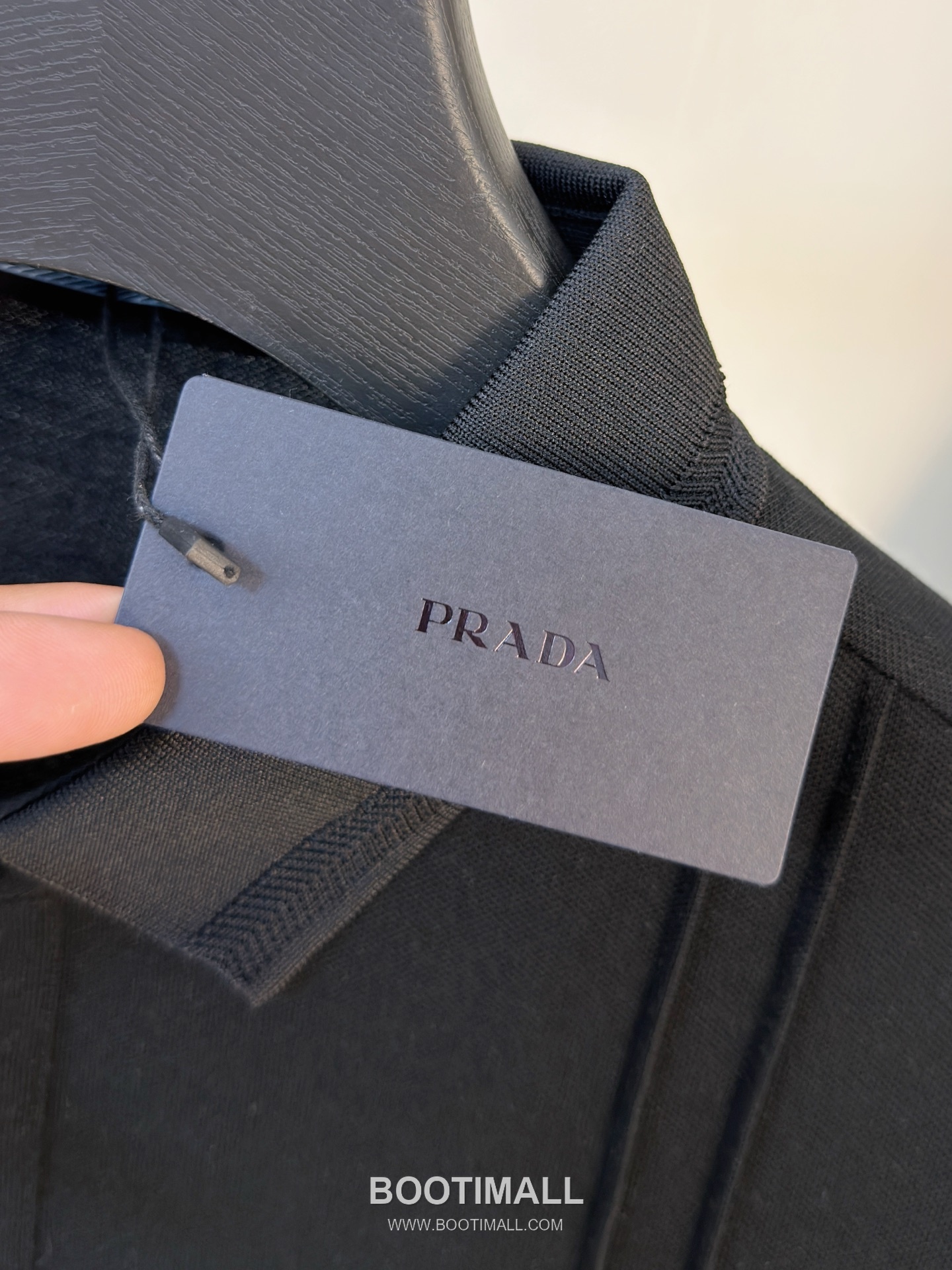 Prada Logo Pique Cotton Polo Shirt Black White 프라다 로고 피케 코튼 폴로 셔츠 블랙 화이트 4