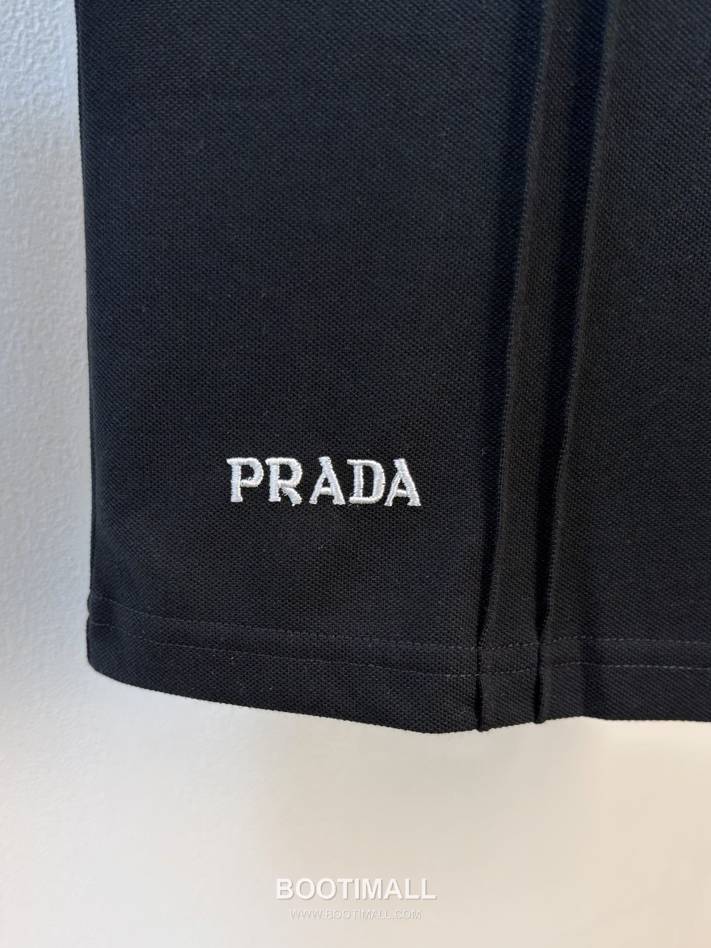 Prada Logo Pique Cotton Polo Shirt Black White 프라다 로고 피케 코튼 폴로 셔츠 블랙 화이트 7