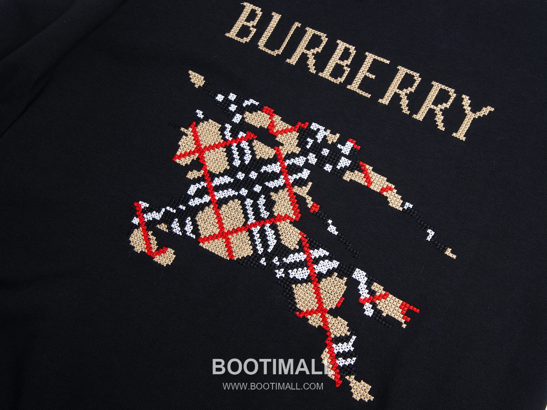 Burberry Equestrian Knight Embroidery Crew Neck Sweatshirt Black White 버버리 전마자수 라운드넥 맨투맨 블랙 화이트 3