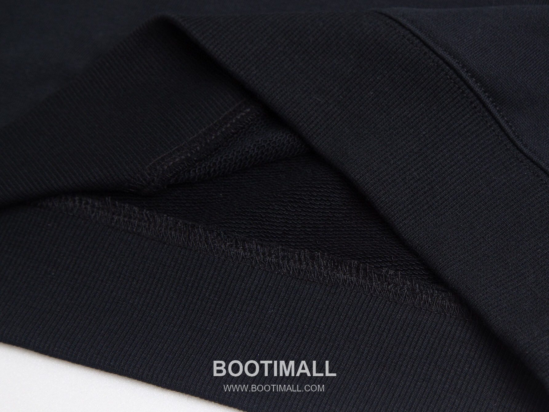 Burberry Equestrian Knight Embroidery Crew Neck Sweatshirt Black White 버버리 전마자수 라운드넥 맨투맨 블랙 화이트 8