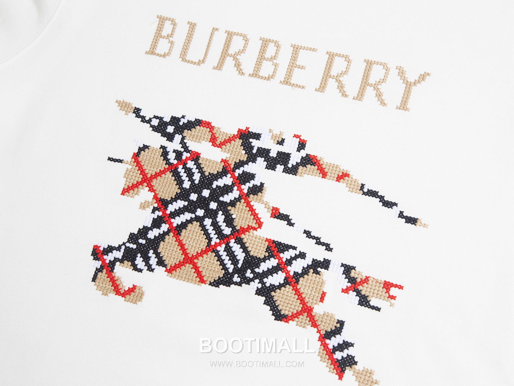 Burberry Equestrian Knight Embroidery Crew Neck Sweatshirt Black White 버버리 전마자수 라운드넥 맨투맨 블랙 화이트 3