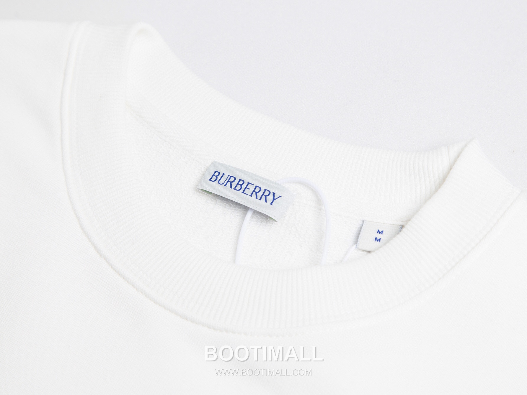 Burberry Equestrian Knight Embroidery Crew Neck Sweatshirt Black White 버버리 전마자수 라운드넥 맨투맨 블랙 화이트 5