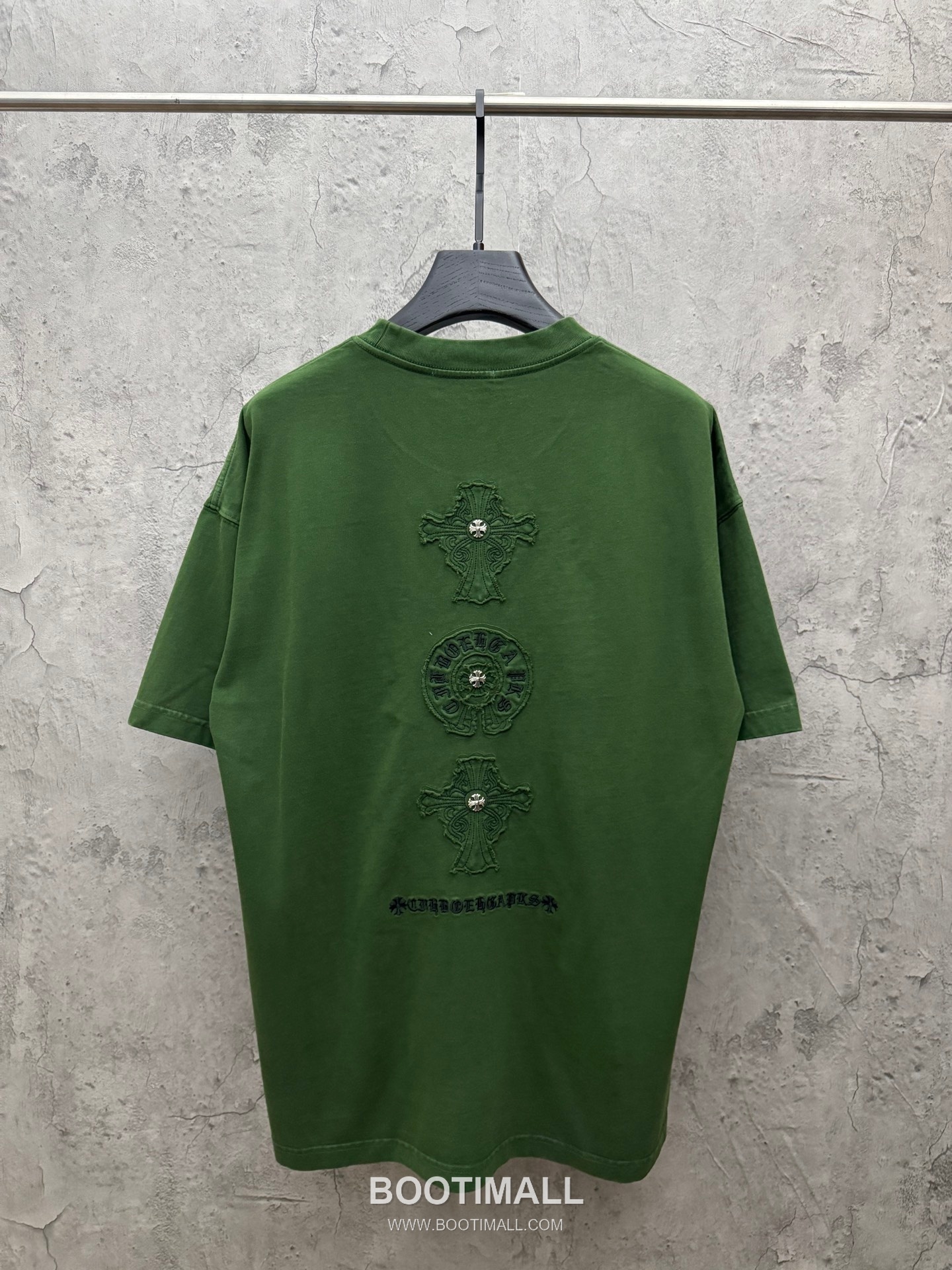 Chrome Hearts Embroidered Cross Logo Cotton Short Sleeve T-Shirt 크롬하츠 자수 크로스 로고 코튼 반팔 티셔츠 2