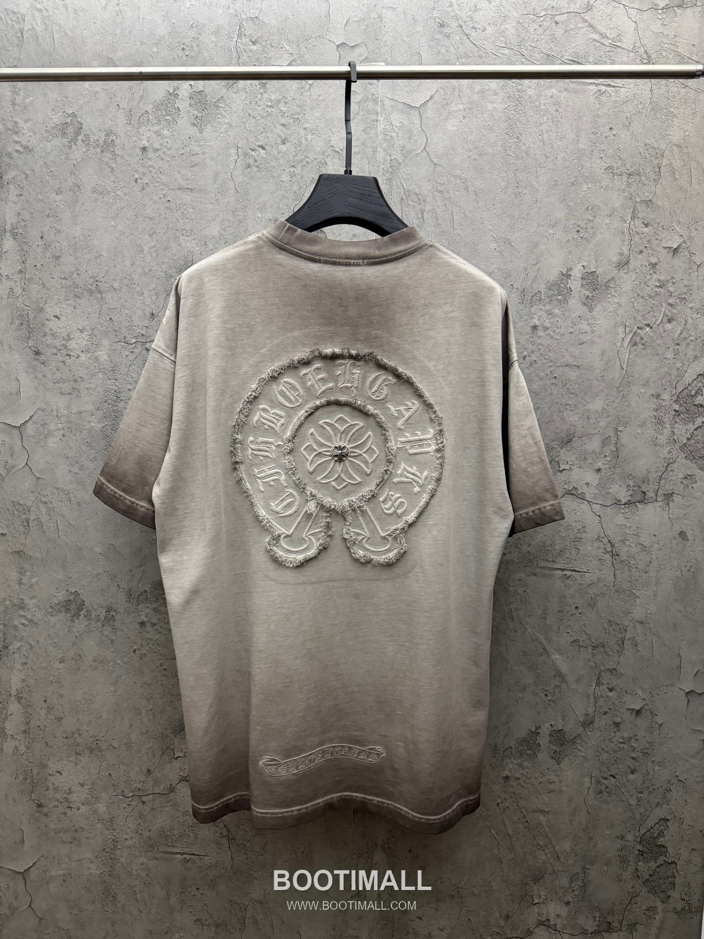 Chrome Hearts Embroidered Logo Washed Cotton Short Sleeve T-Shirt 크롬하츠 엠보 로고 워싱 코튼 반팔 티셔츠 2