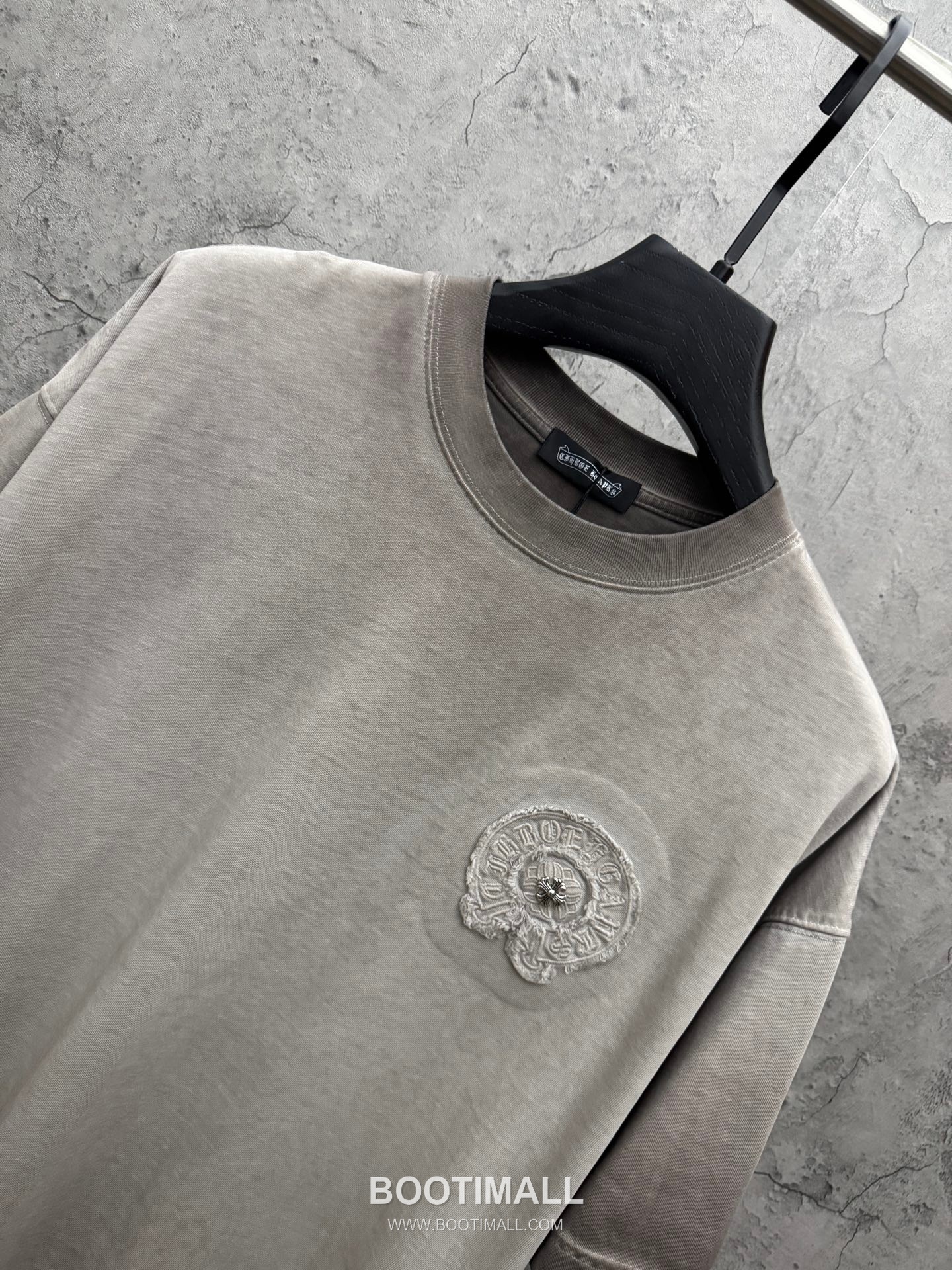 Chrome Hearts Embroidered Logo Washed Cotton Short Sleeve T-Shirt 크롬하츠 엠보 로고 워싱 코튼 반팔 티셔츠 3