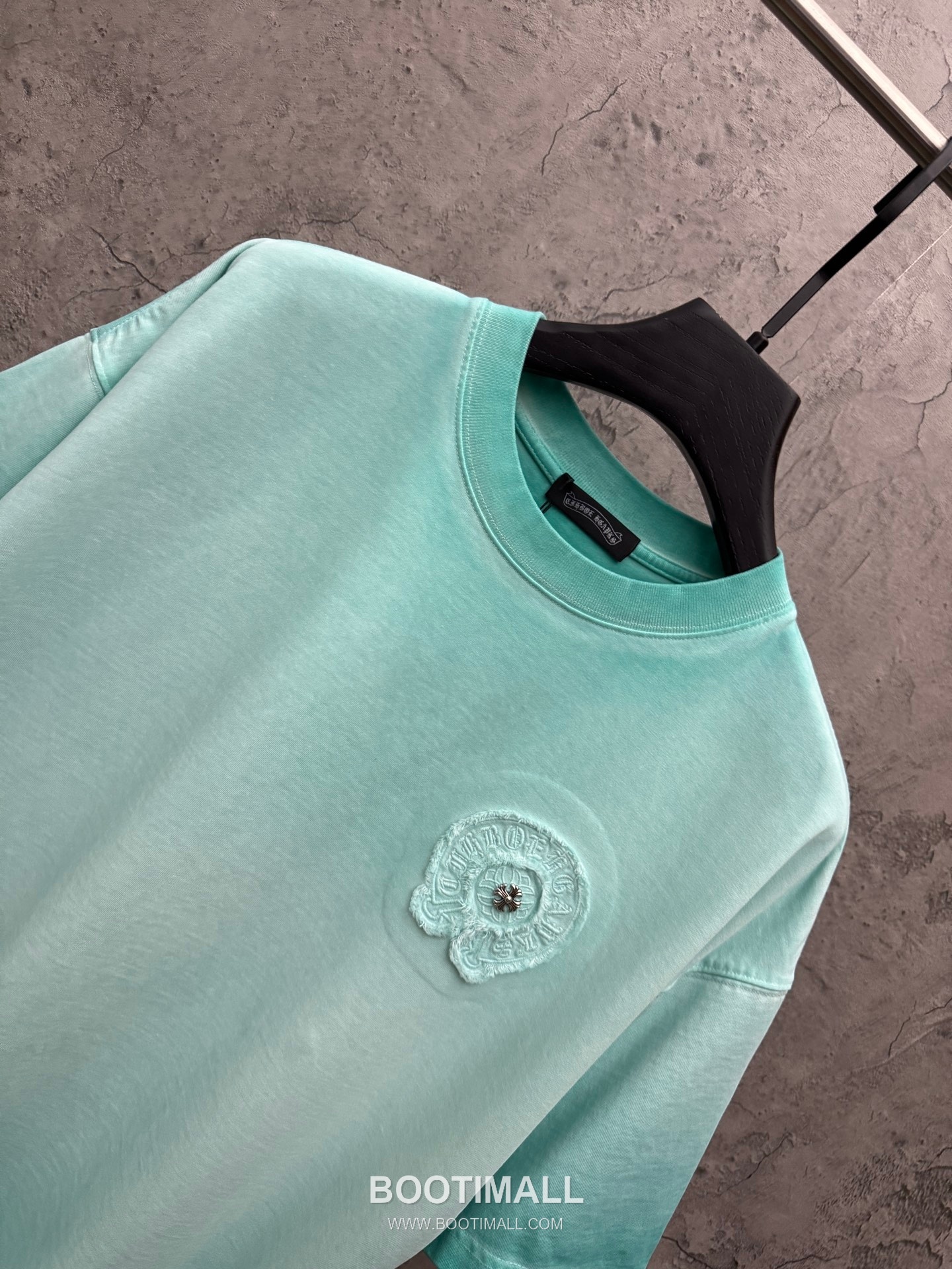 Chrome Hearts Embroidered Logo Washed Cotton Short Sleeve T-Shirt 크롬하츠 엠보 로고 워싱 코튼 반팔 티셔츠 3