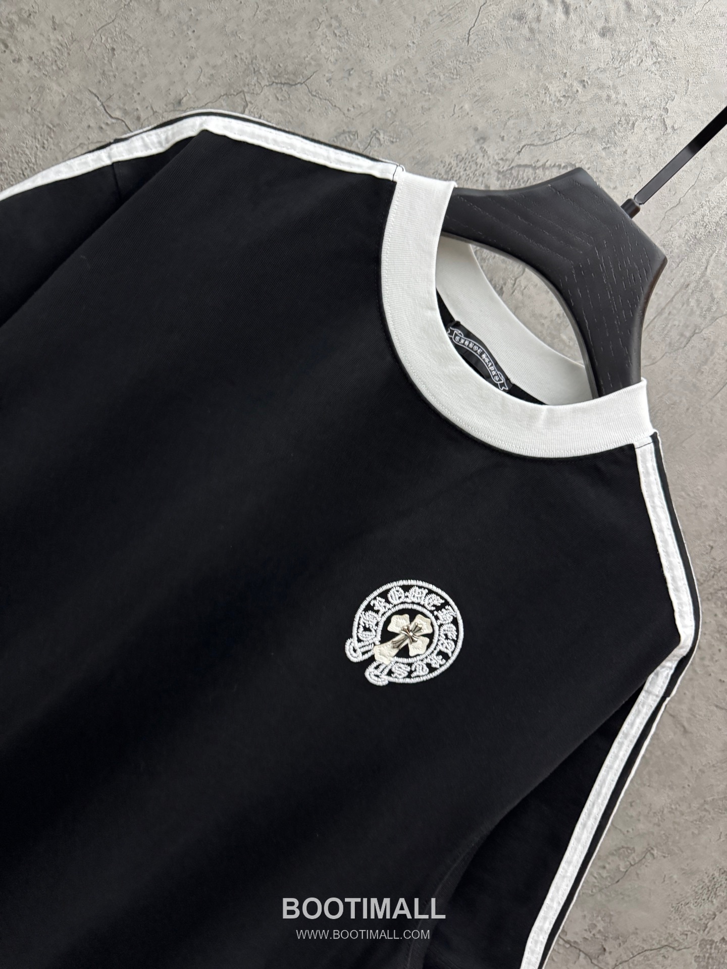 Chrome Hearts Embroidered Cross Raglan Short Sleeve T-Shirt 100% Cotton 크롬하츠 자수 십자가 라글란 반팔 티셔츠 100% 코튼 3