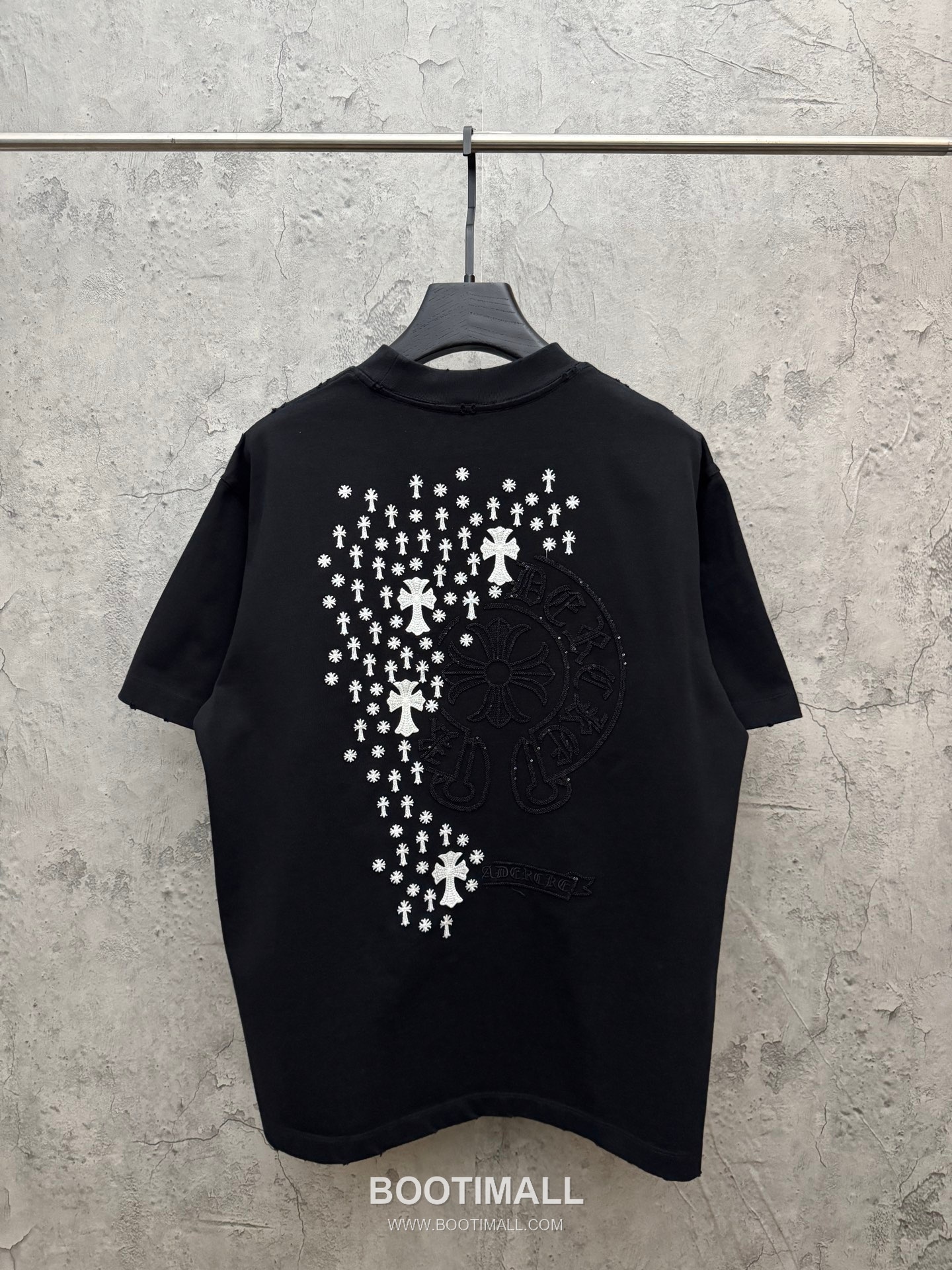 Chrome Hearts Sequin Horseshoe Letter Embroidery UV Color Changing Short Sleeve T-Shirt 크롬하츠 스팽글 홀스슈 레터 자수 UV 컬러체인징 반팔 티셔츠 2