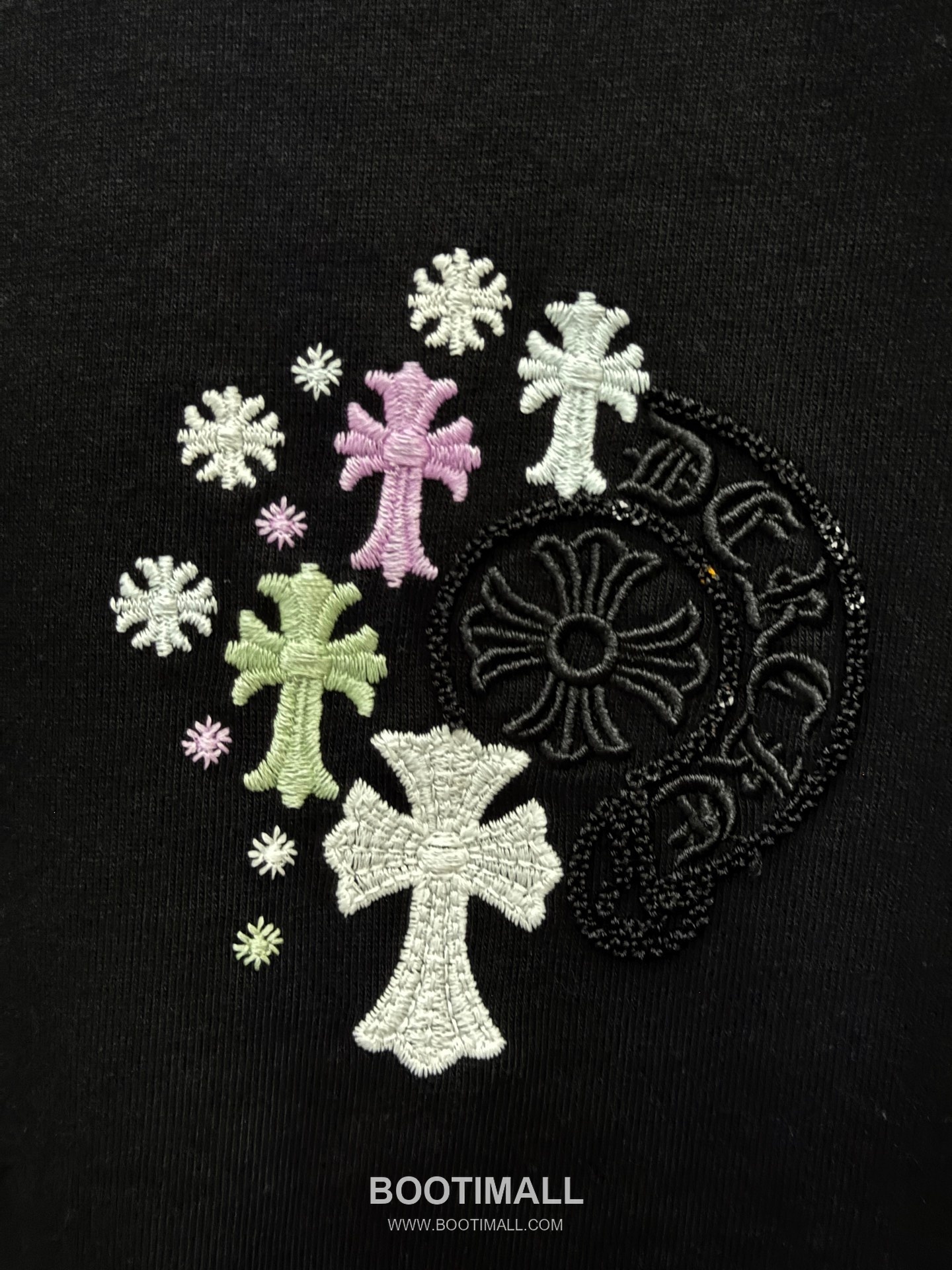 Chrome Hearts Sequin Horseshoe Letter Embroidery UV Color Changing Short Sleeve T-Shirt 크롬하츠 스팽글 홀스슈 레터 자수 UV 컬러체인징 반팔 티셔츠 6