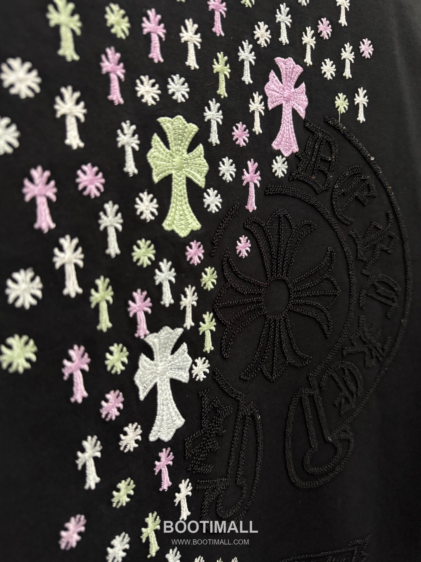Chrome Hearts Sequin Horseshoe Letter Embroidery UV Color Changing Short Sleeve T-Shirt 크롬하츠 스팽글 홀스슈 레터 자수 UV 컬러체인징 반팔 티셔츠 9