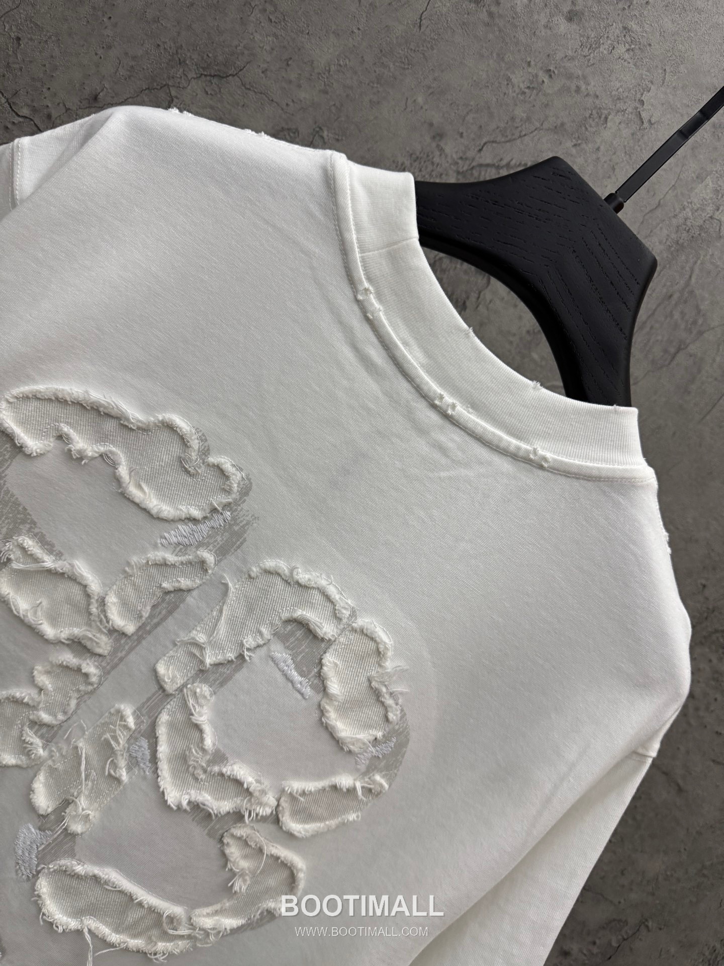 Balenciaga 3D Fringe Embroidery Logo Short Sleeve T-Shirt 발렌시아가 3D 프린지 자수 로고 반팔 티셔츠 4