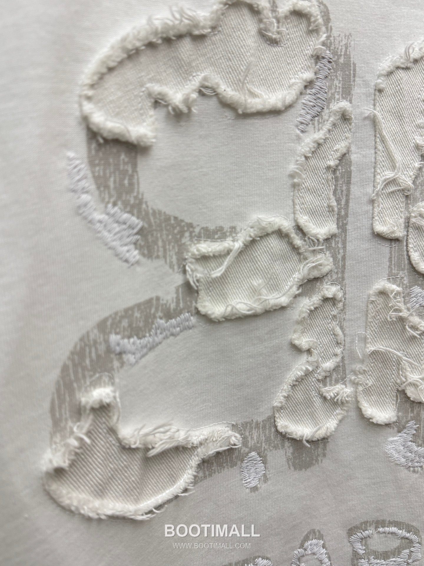 Balenciaga 3D Fringe Embroidery Logo Short Sleeve T-Shirt 발렌시아가 3D 프린지 자수 로고 반팔 티셔츠 8