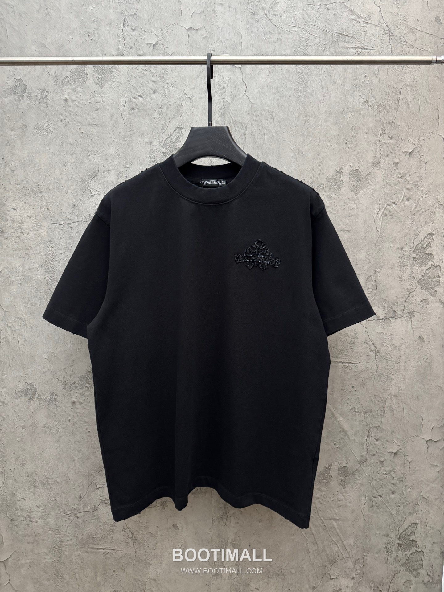 Chrome Hearts Hollow Sequin Cross Embroidery Short Sleeve T-Shirt Cotton 크롬하츠 중공 스팽글 크로스 자수 반팔 티셔츠 코튼 1