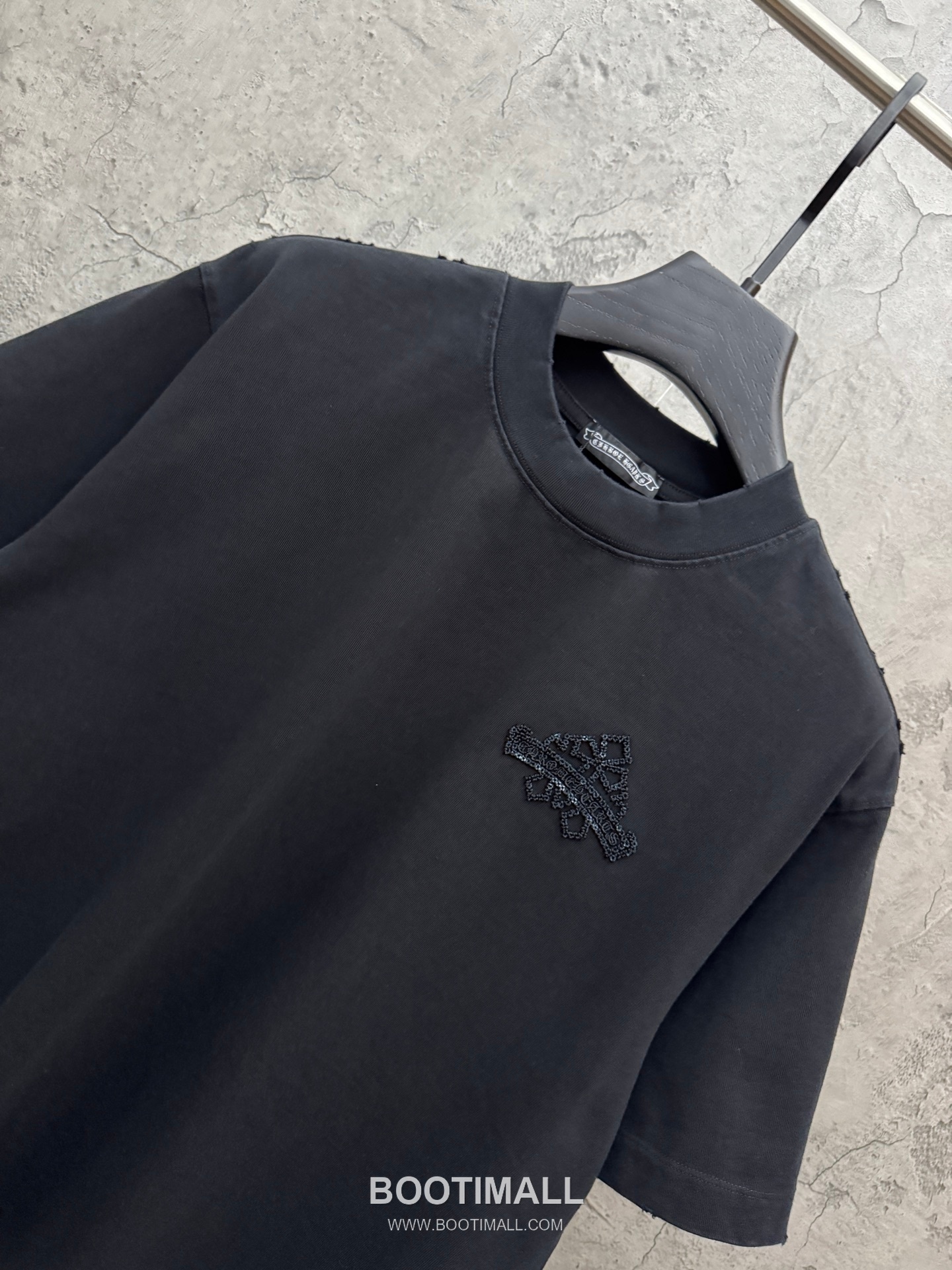 Chrome Hearts Hollow Sequin Cross Embroidery Short Sleeve T-Shirt Cotton 크롬하츠 중공 스팽글 크로스 자수 반팔 티셔츠 코튼 3