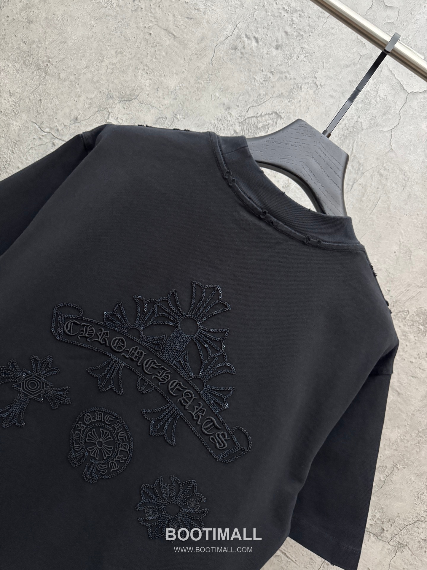 Chrome Hearts Hollow Sequin Cross Embroidery Short Sleeve T-Shirt Cotton 크롬하츠 중공 스팽글 크로스 자수 반팔 티셔츠 코튼 4
