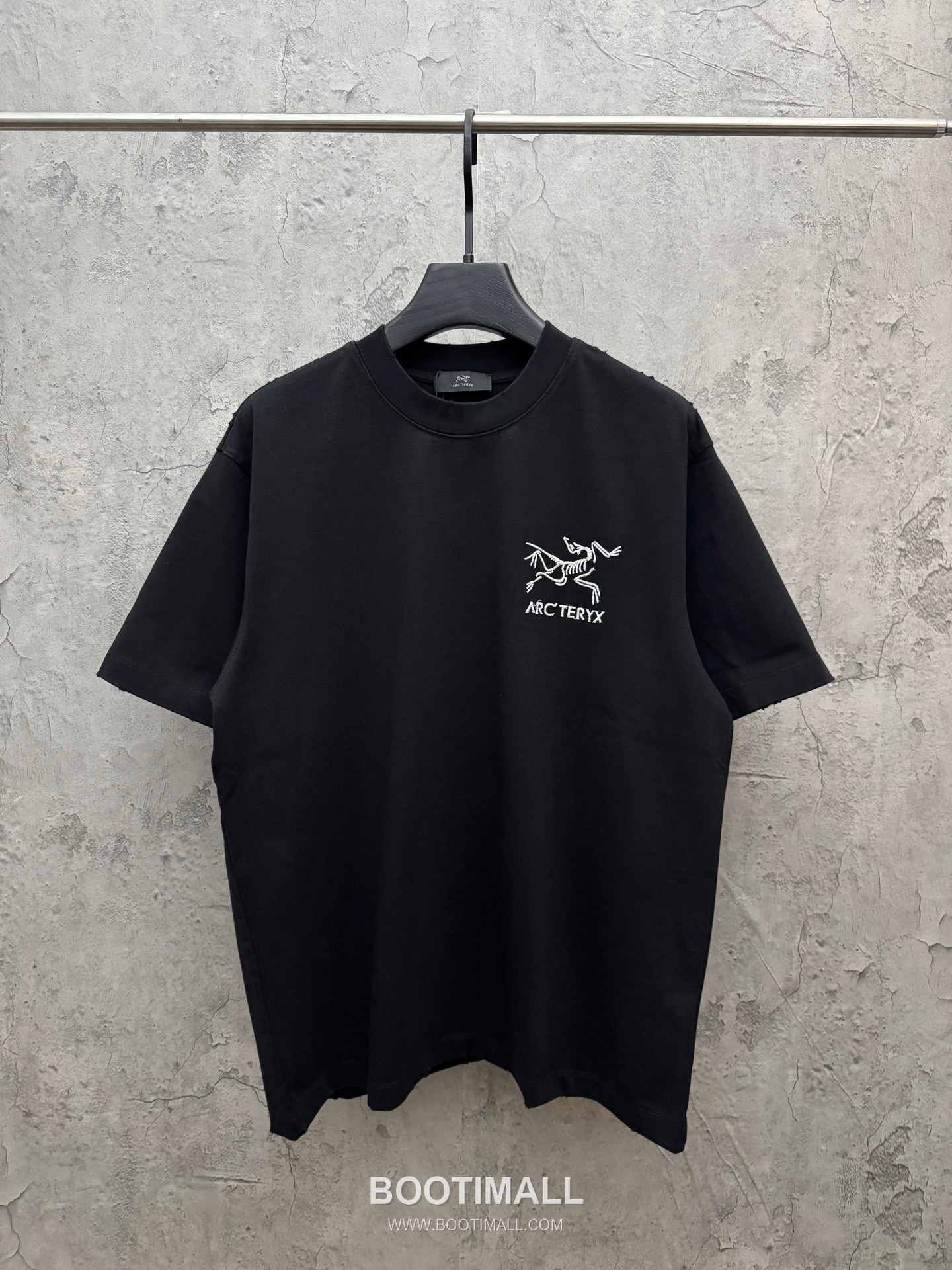 Arcteryx UV Color Change Embroidery Short Sleeve T-Shirt 아크테릭스 UV 컬러 체인지 자수 반팔 티셔츠 1