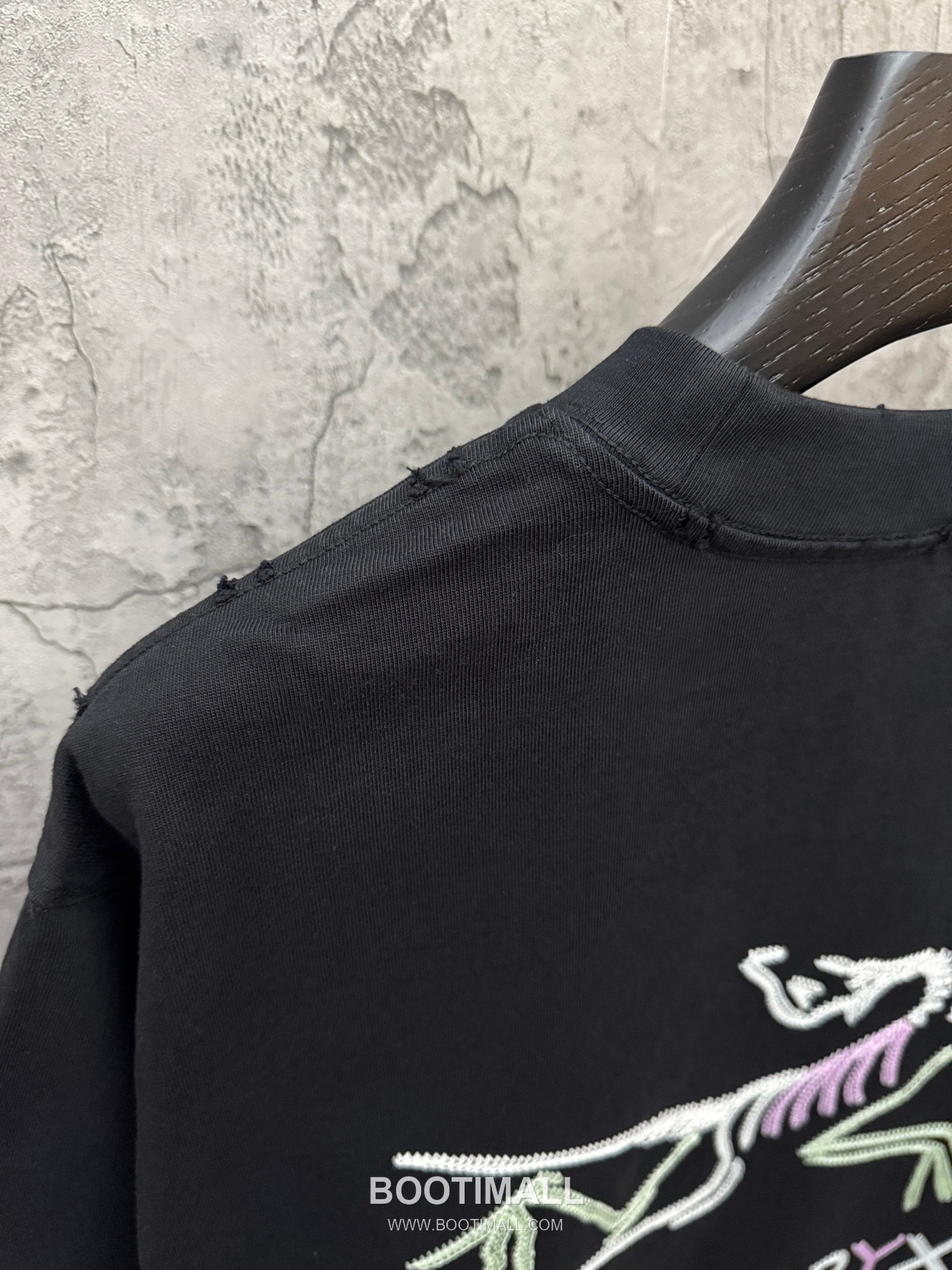 Arcteryx UV Color Change Embroidery Short Sleeve T-Shirt 아크테릭스 UV 컬러 체인지 자수 반팔 티셔츠 9