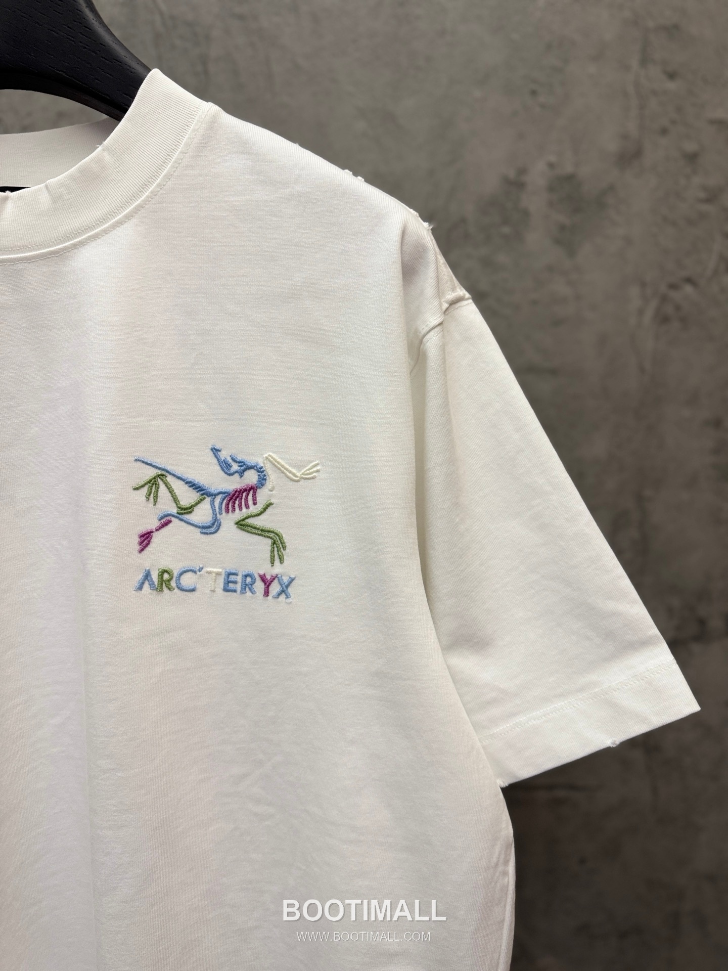 Arcteryx UV Color Change Embroidery Short Sleeve T-Shirt 아크테릭스 UV 컬러 체인지 자수 반팔 티셔츠 5