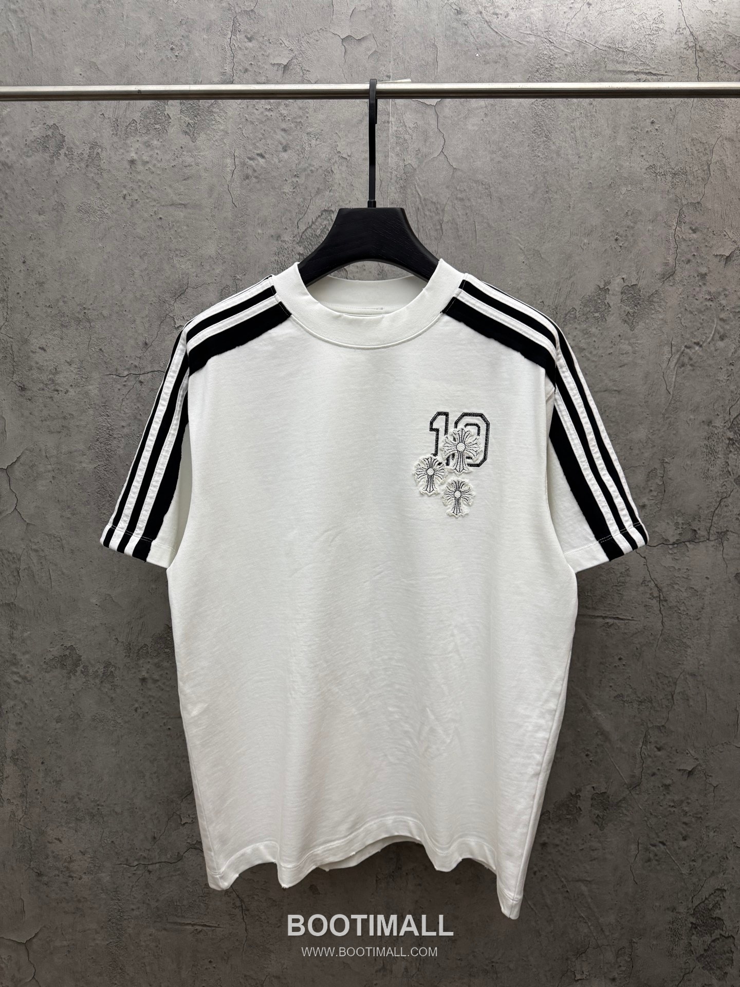 Chrome Hearts Cross Embroidery Raglan Short Sleeve T-Shirt 9609 크롬하츠 크로스 자수 라글란 반팔 티셔츠 9609 1