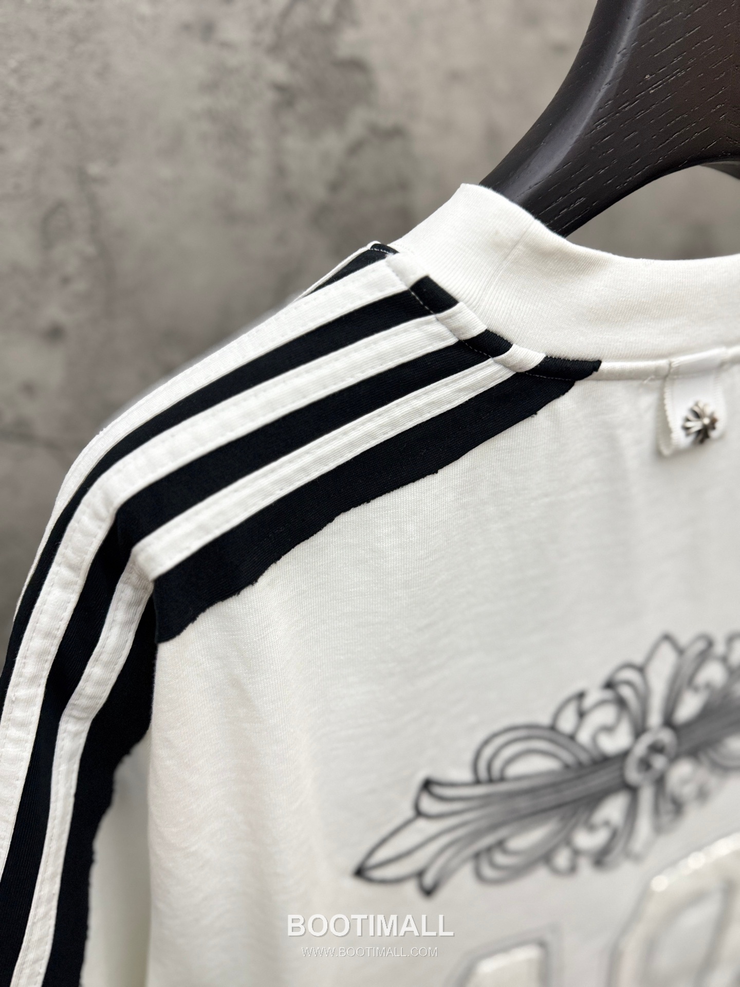 Chrome Hearts Cross Embroidery Raglan Short Sleeve T-Shirt 9609 크롬하츠 크로스 자수 라글란 반팔 티셔츠 9609 9