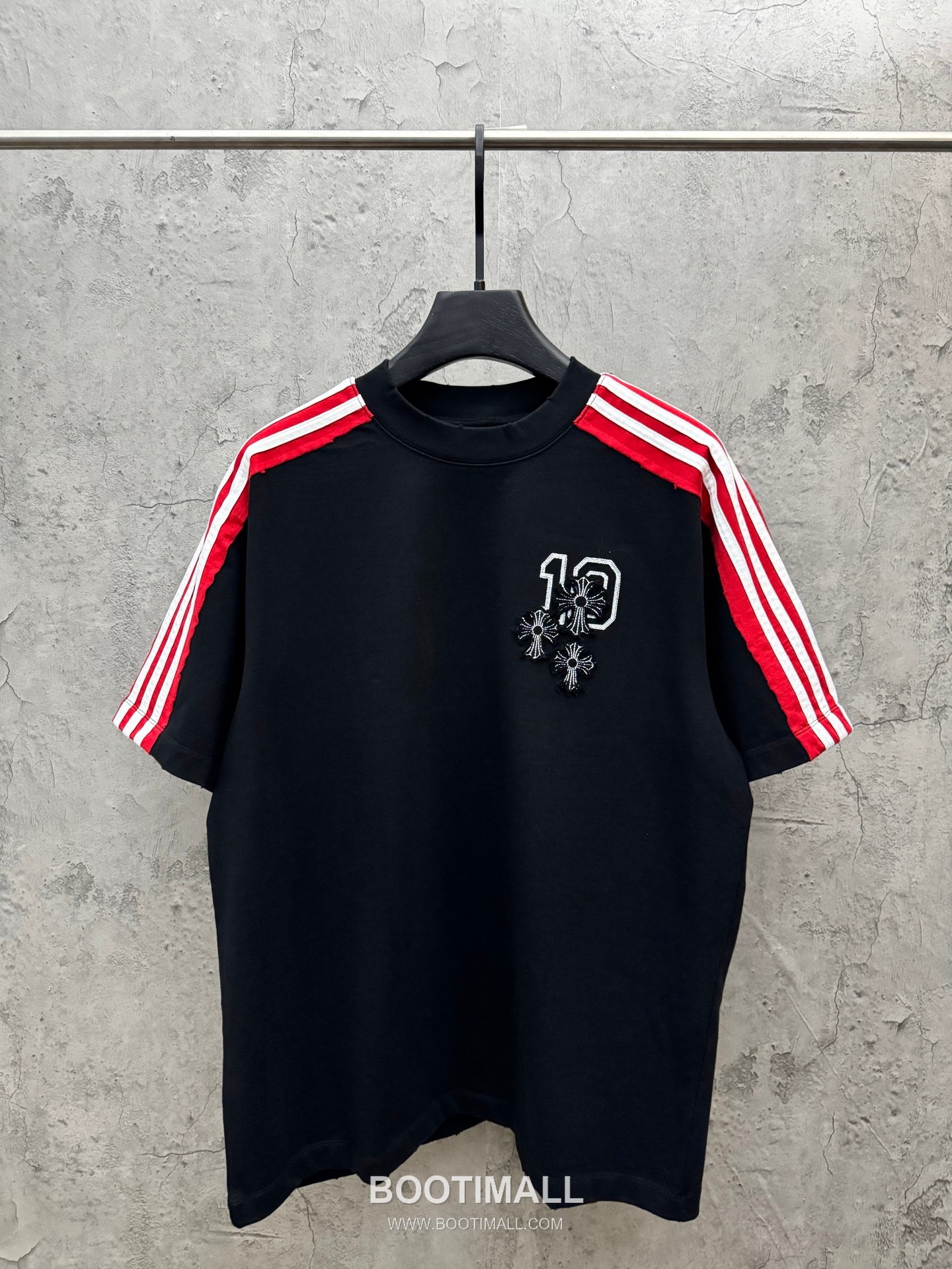 Chrome Hearts Cross Embroidery Stripe Sleeve Cotton T-Shirt 크롬하츠 크로스 자수 스트라이프 소매 코튼 티셔츠 1