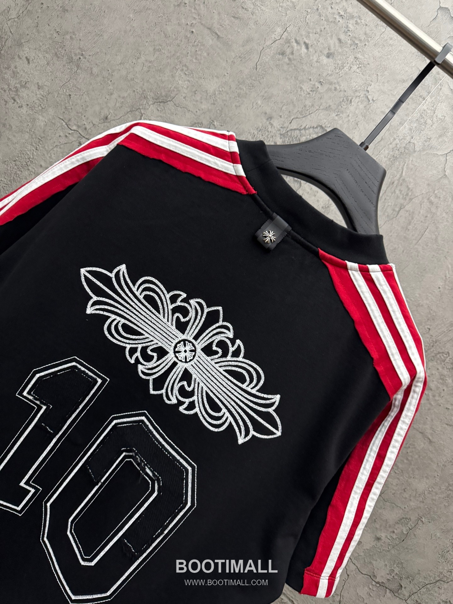 Chrome Hearts Cross Embroidery Stripe Sleeve Cotton T-Shirt 크롬하츠 크로스 자수 스트라이프 소매 코튼 티셔츠 4