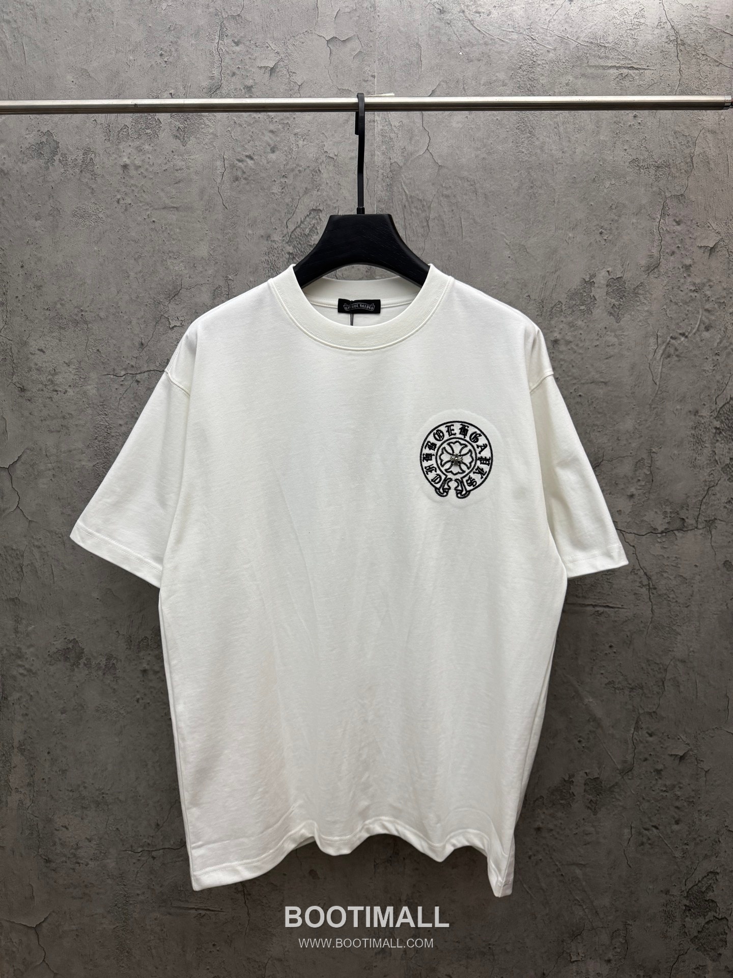 Chrome Hearts Logo Embroidery Cotton Short Sleeve T-Shirt 크롬하츠 로고 자수 코튼 반팔 티셔츠 1